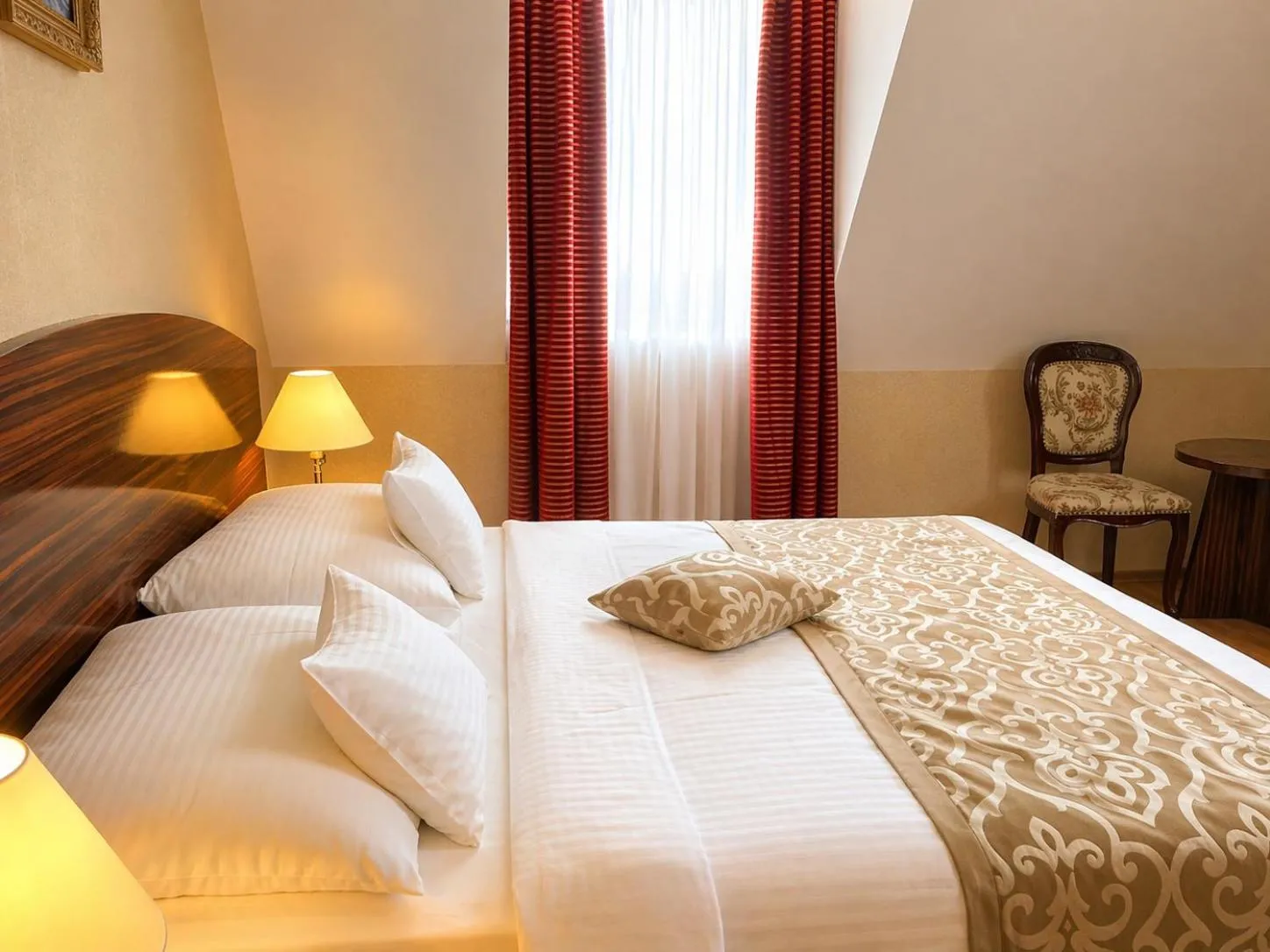 Photo of the whole room, Bed in Batthyány Kastélyszálló