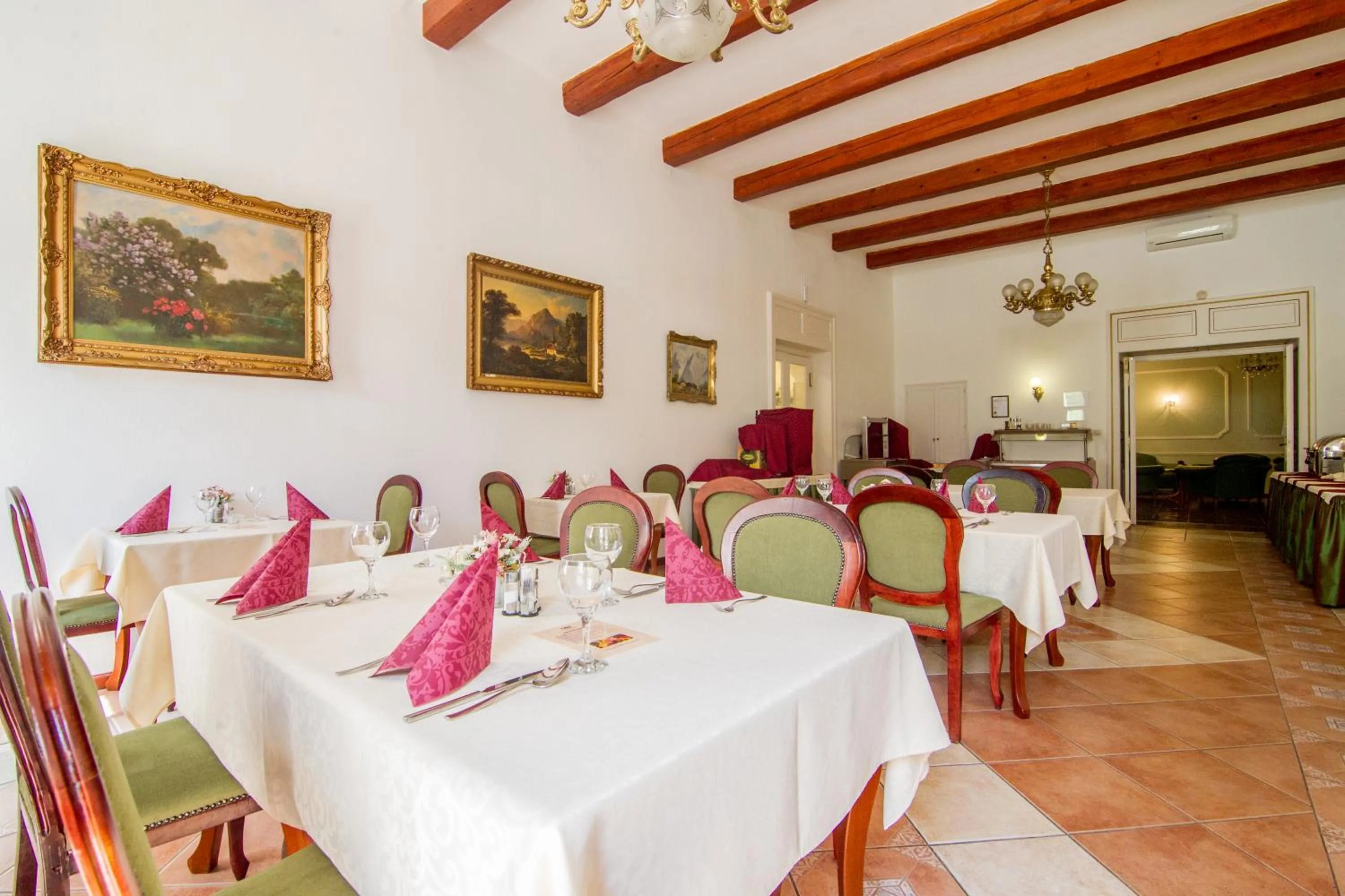 Restaurant/places to eat in Batthyány Kastélyszálló