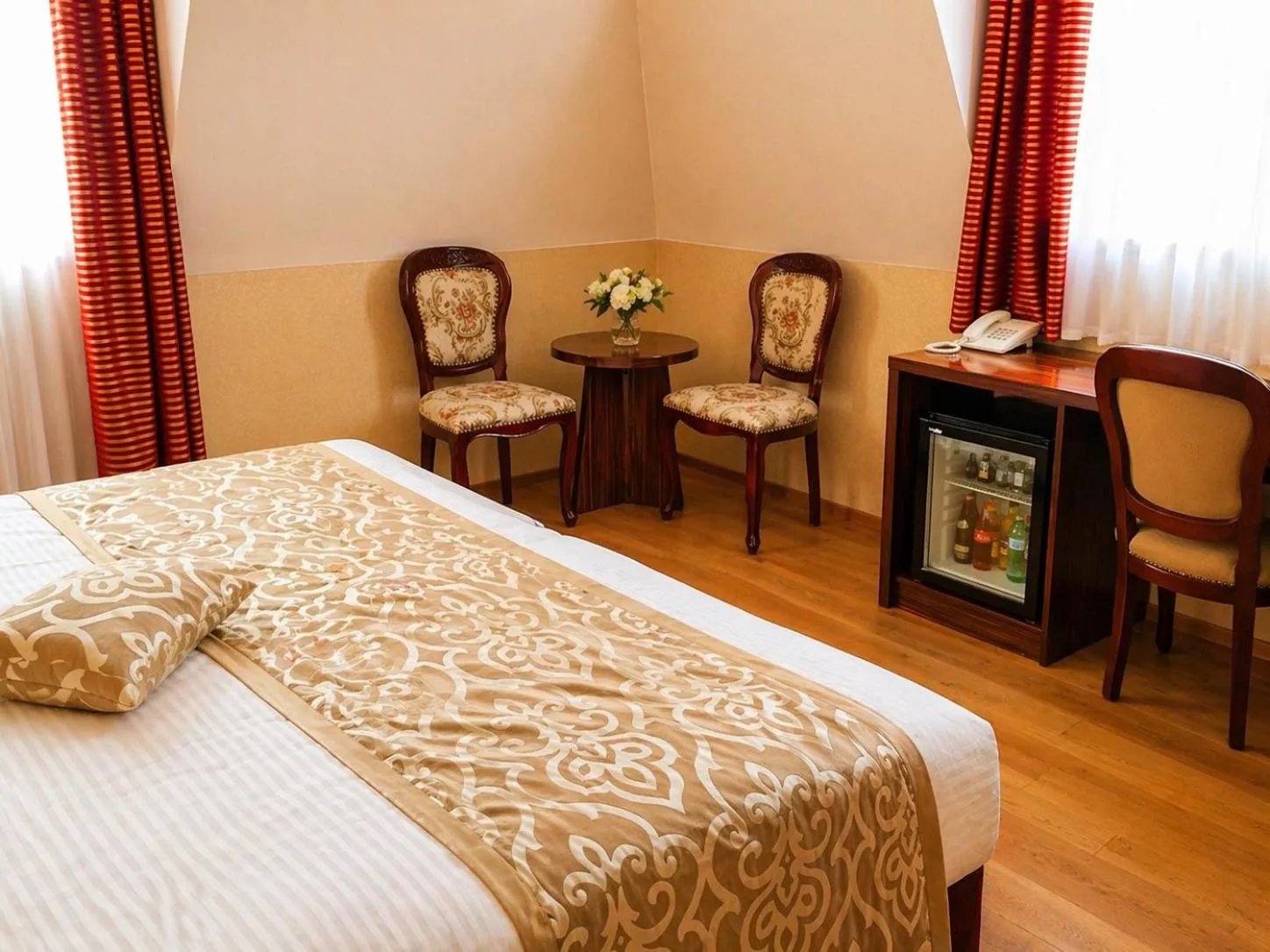 Photo of the whole room, Bed in Batthyány Kastélyszálló
