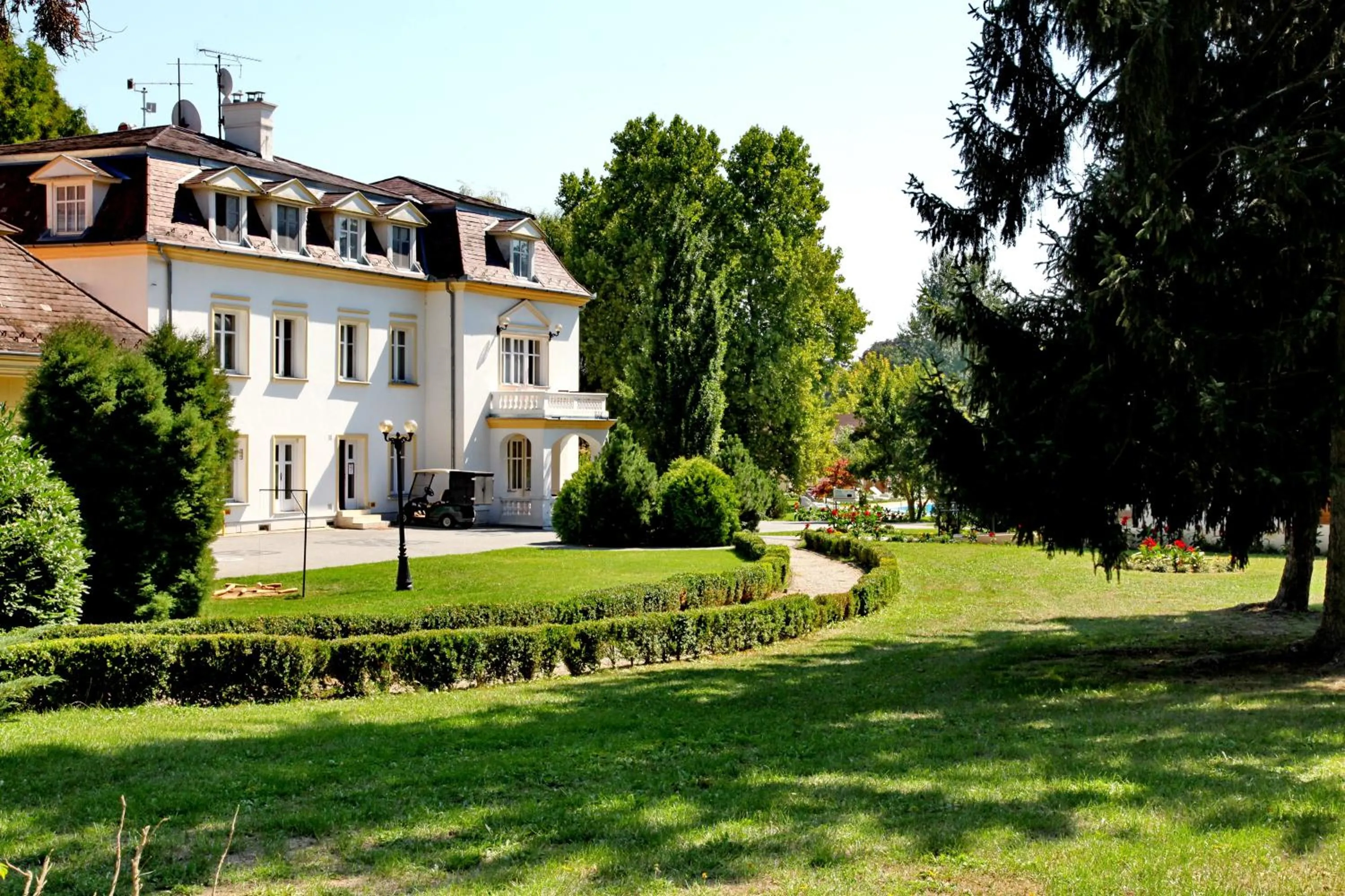 Property building in Batthyány Kastélyszálló