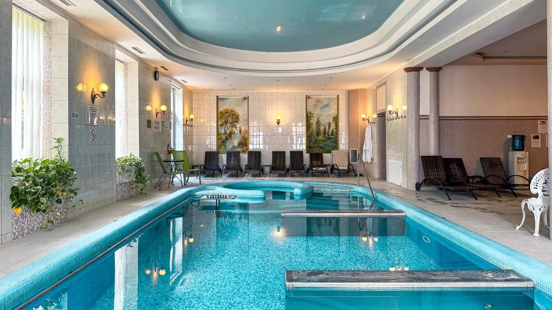 Swimming pool in Batthyány Kastélyszálló