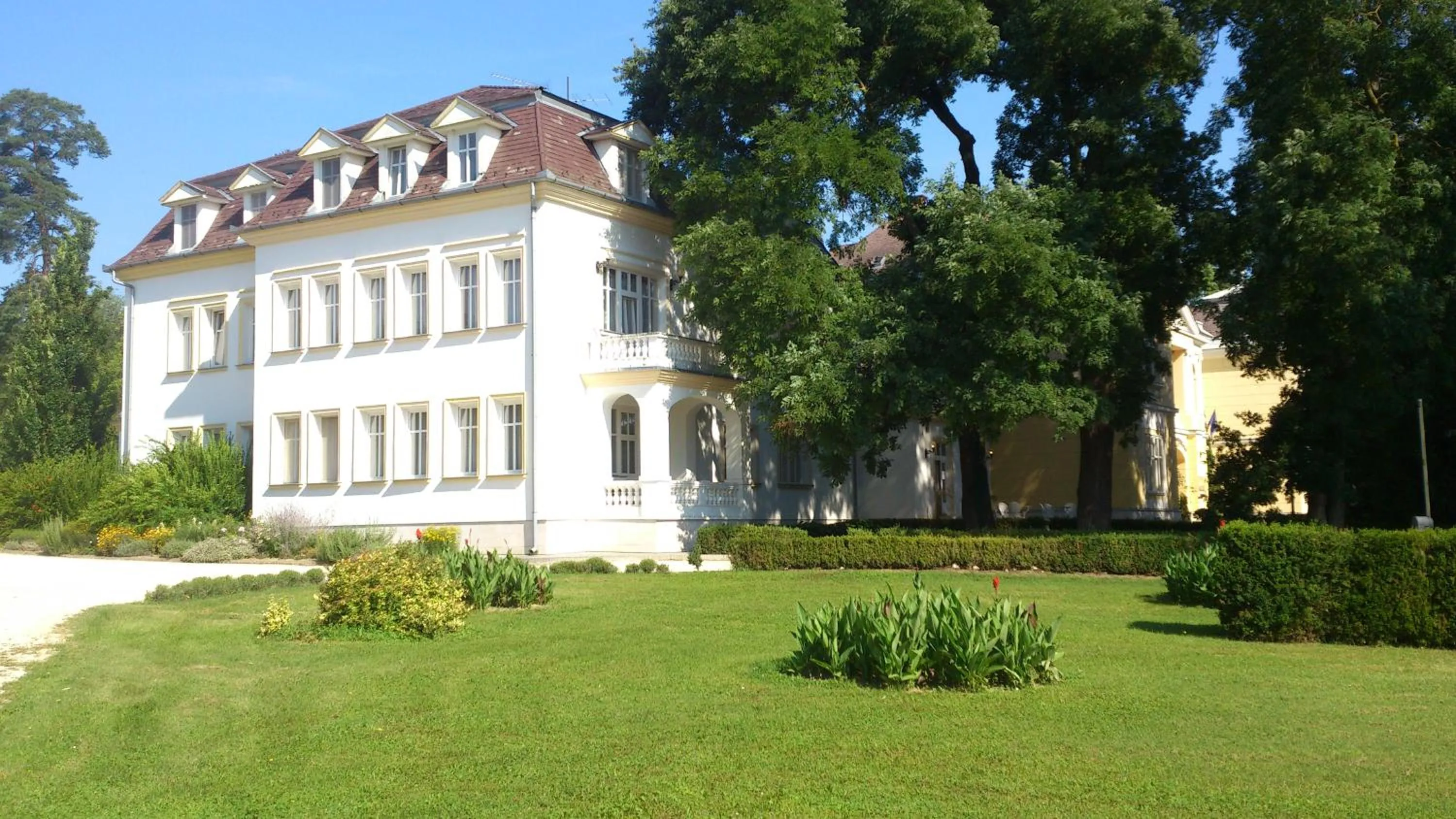 Property building in Batthyány Kastélyszálló