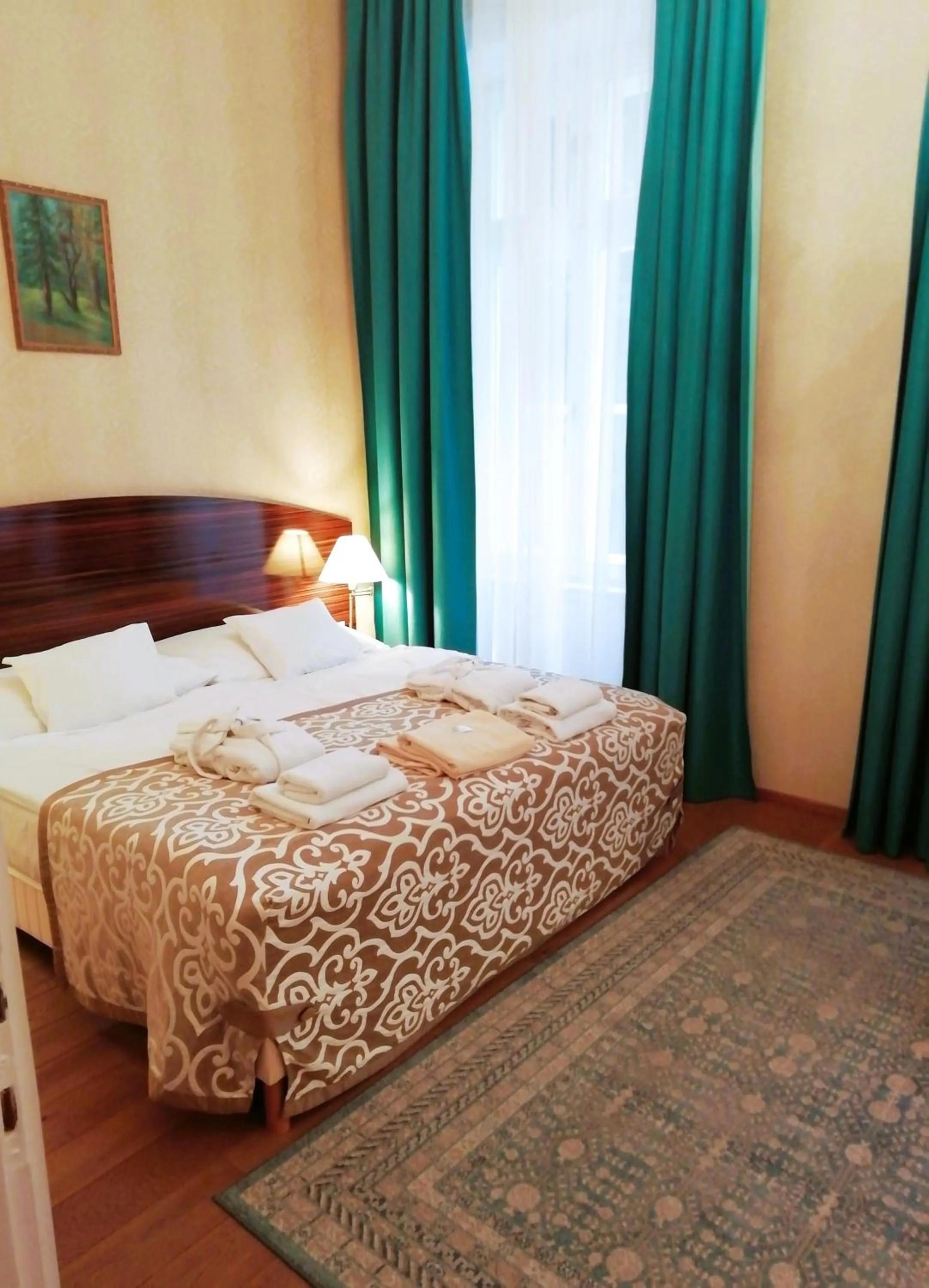 Photo of the whole room, Bed in Batthyány Kastélyszálló