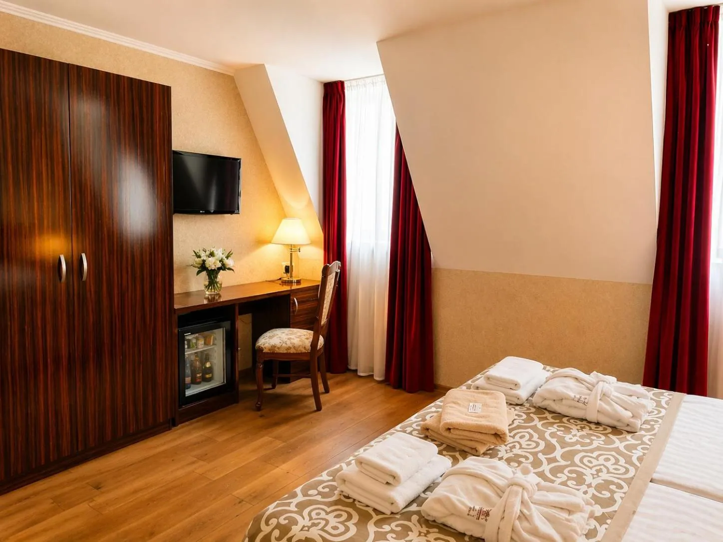 Photo of the whole room, Bed in Batthyány Kastélyszálló
