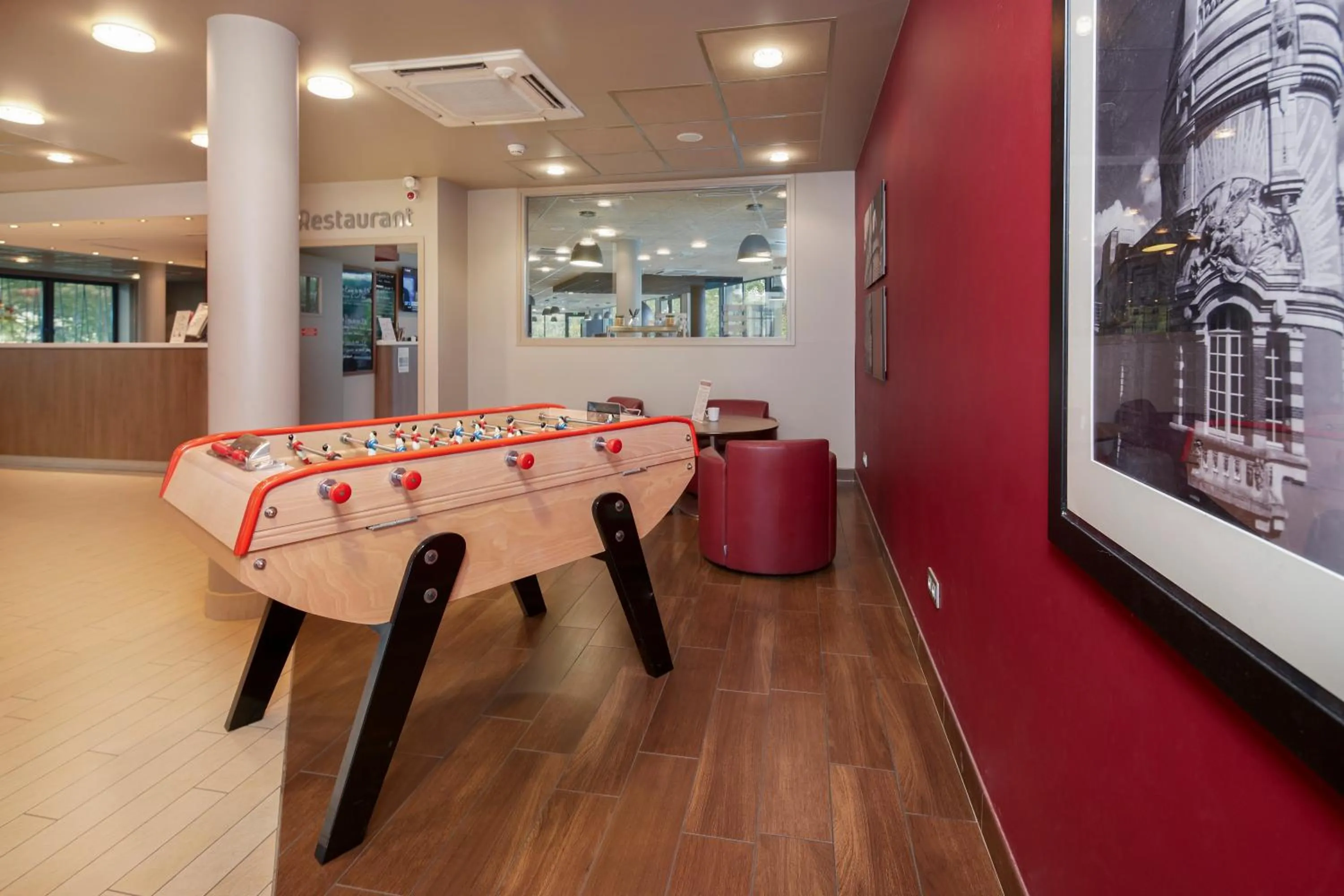 Communal lounge/ TV room in Campanile Nantes Centre - Saint Jacques