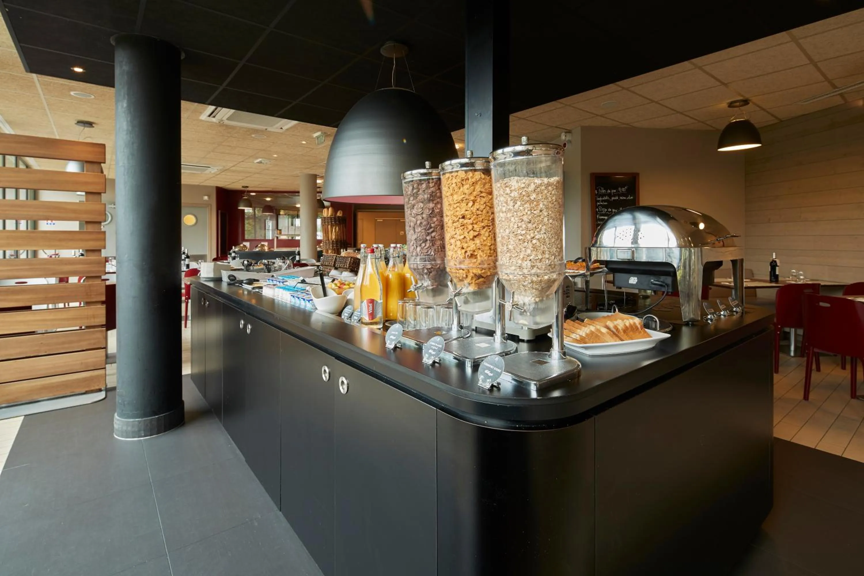 Restaurant/places to eat in Campanile Nantes Centre - Saint Jacques