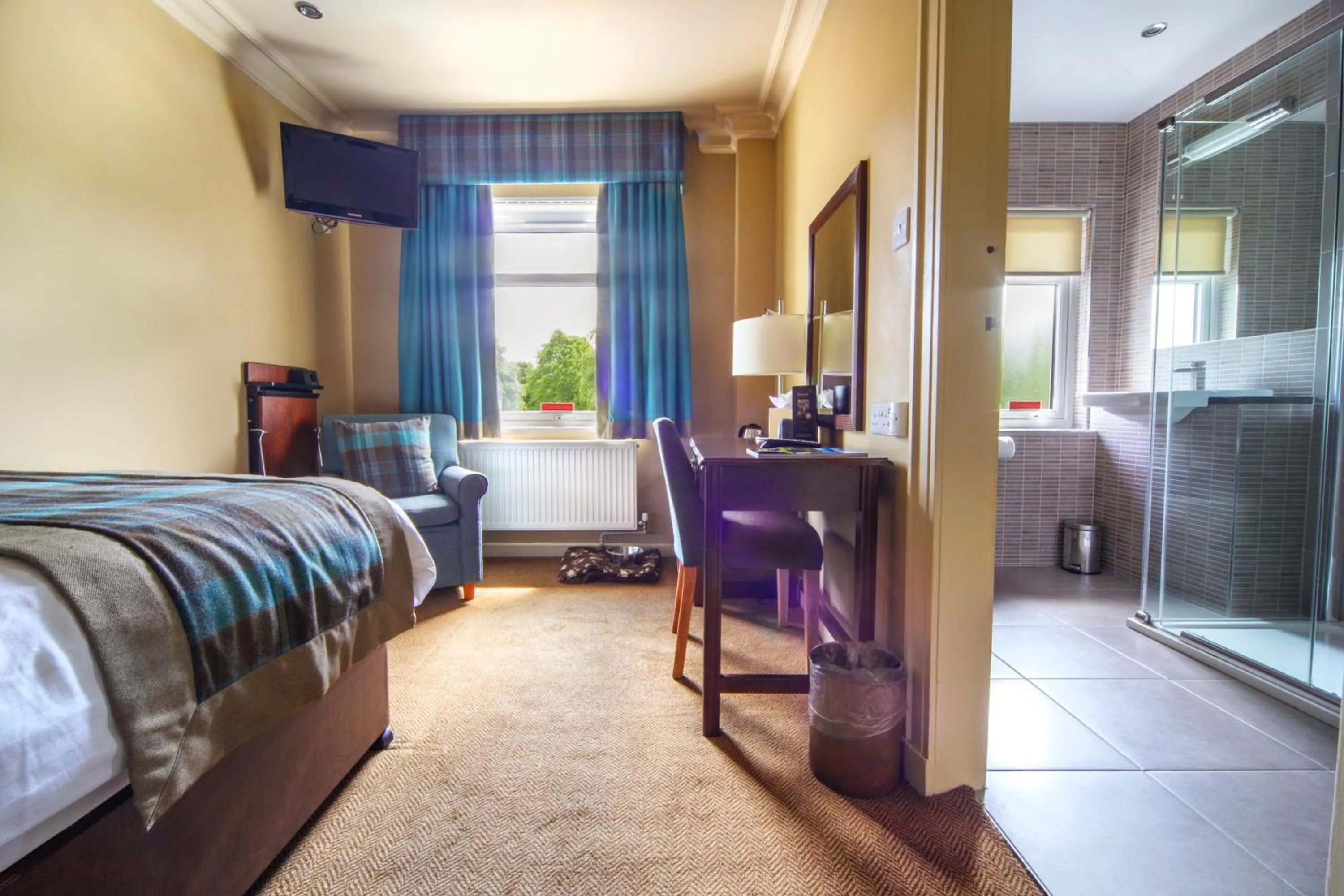 Bedroom, Bed in The Tontine Hotel