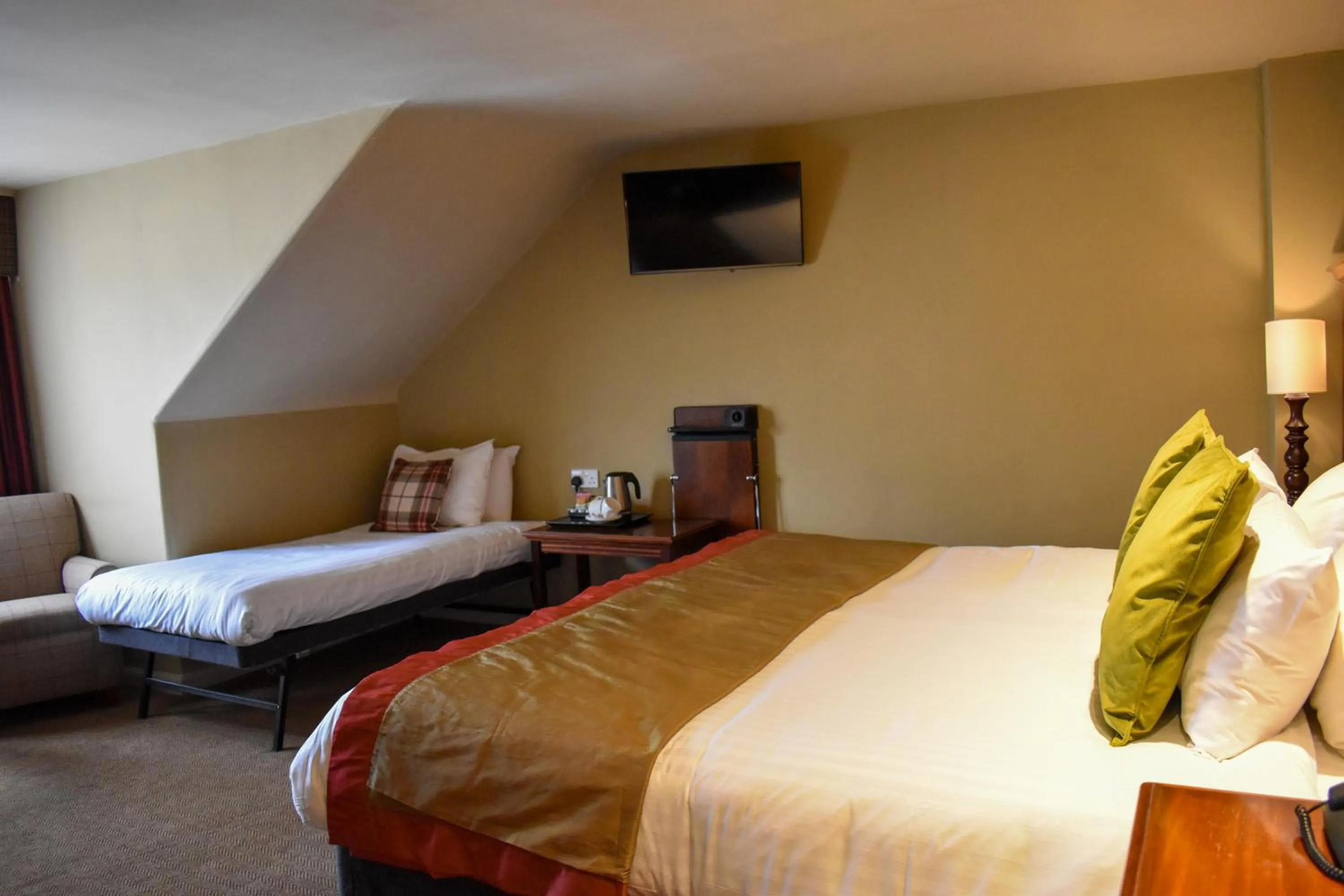 Bedroom, Bed in The Tontine Hotel