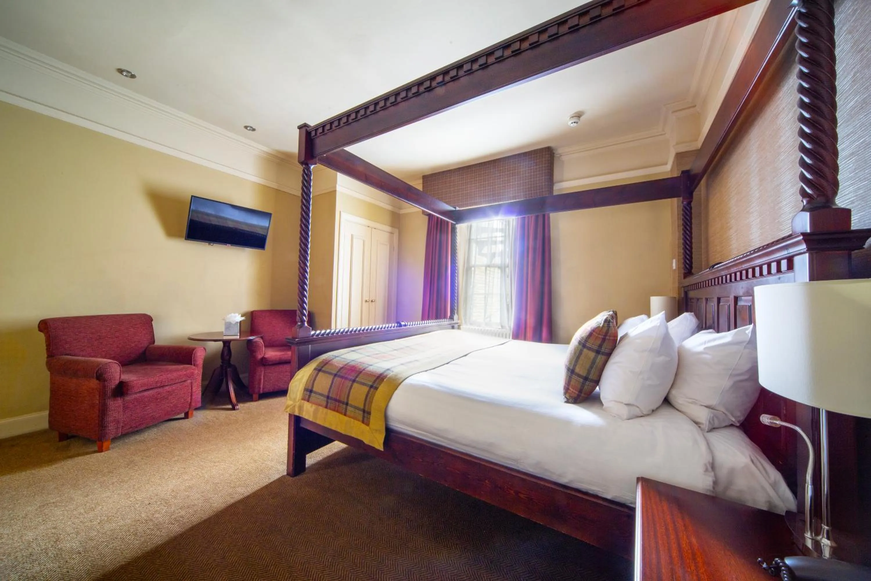 Bedroom, Bed in The Tontine Hotel