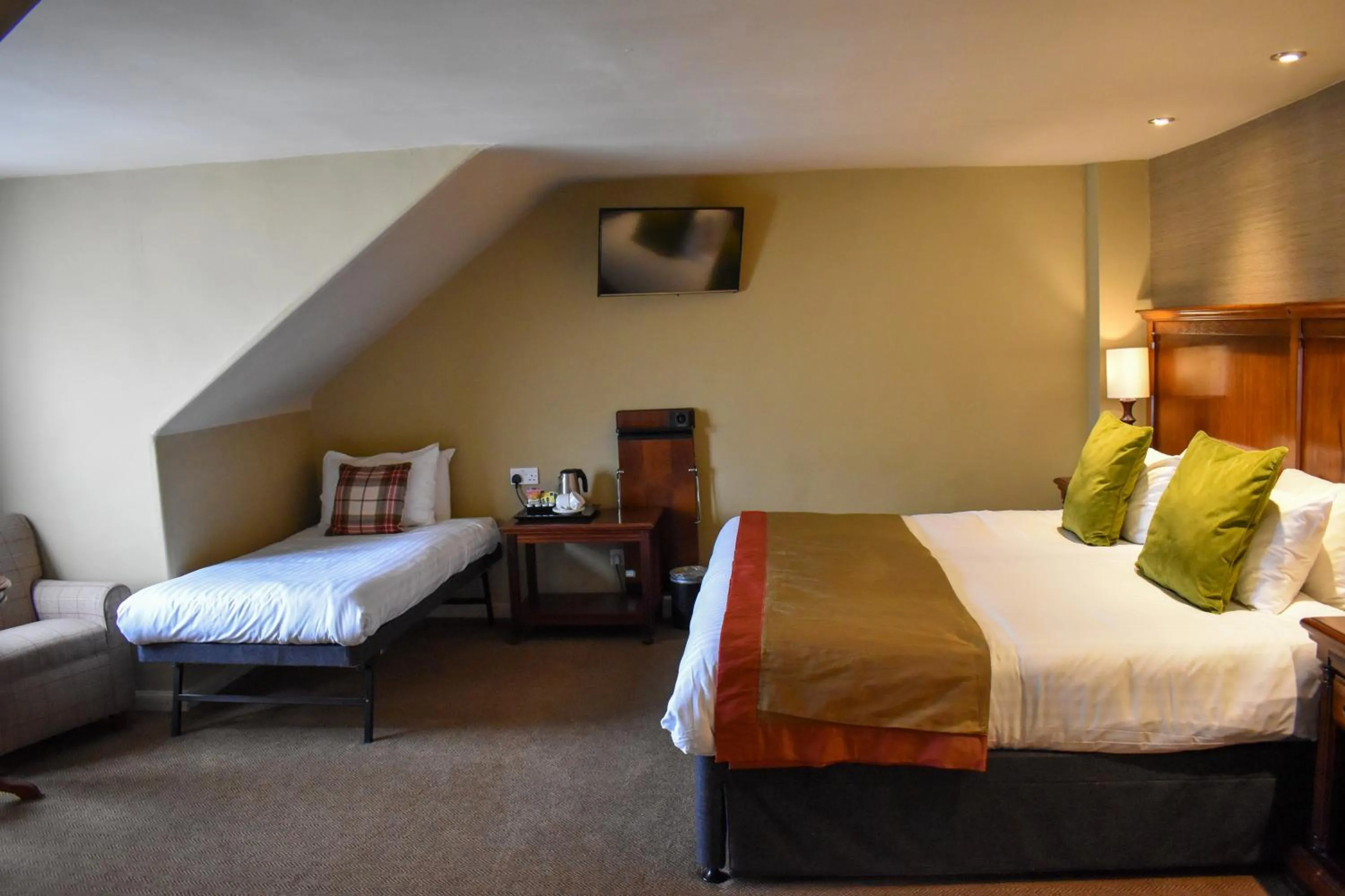 Bedroom, Bed in The Tontine Hotel