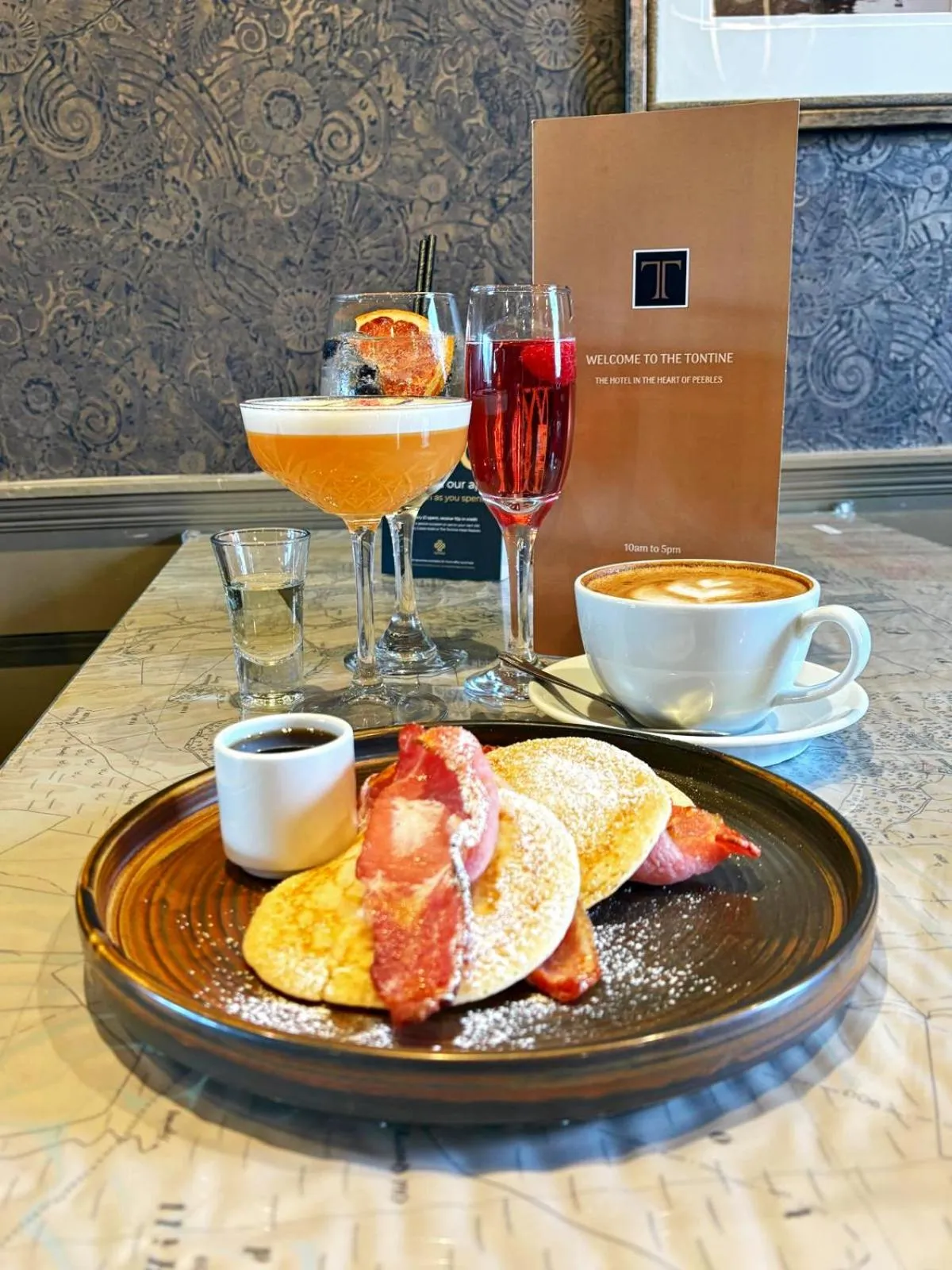 Food and drinks in The Tontine Hotel