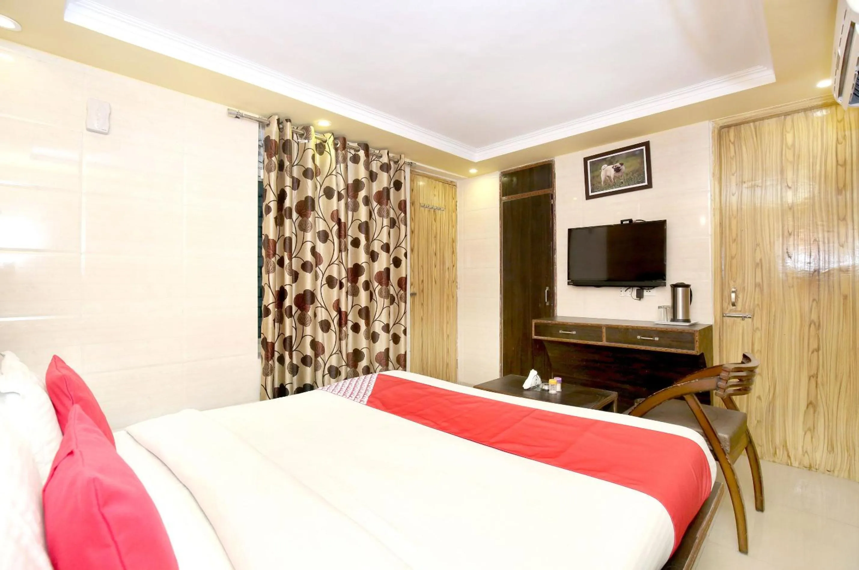 Bedroom, Bed in Hotel O Continental Inn