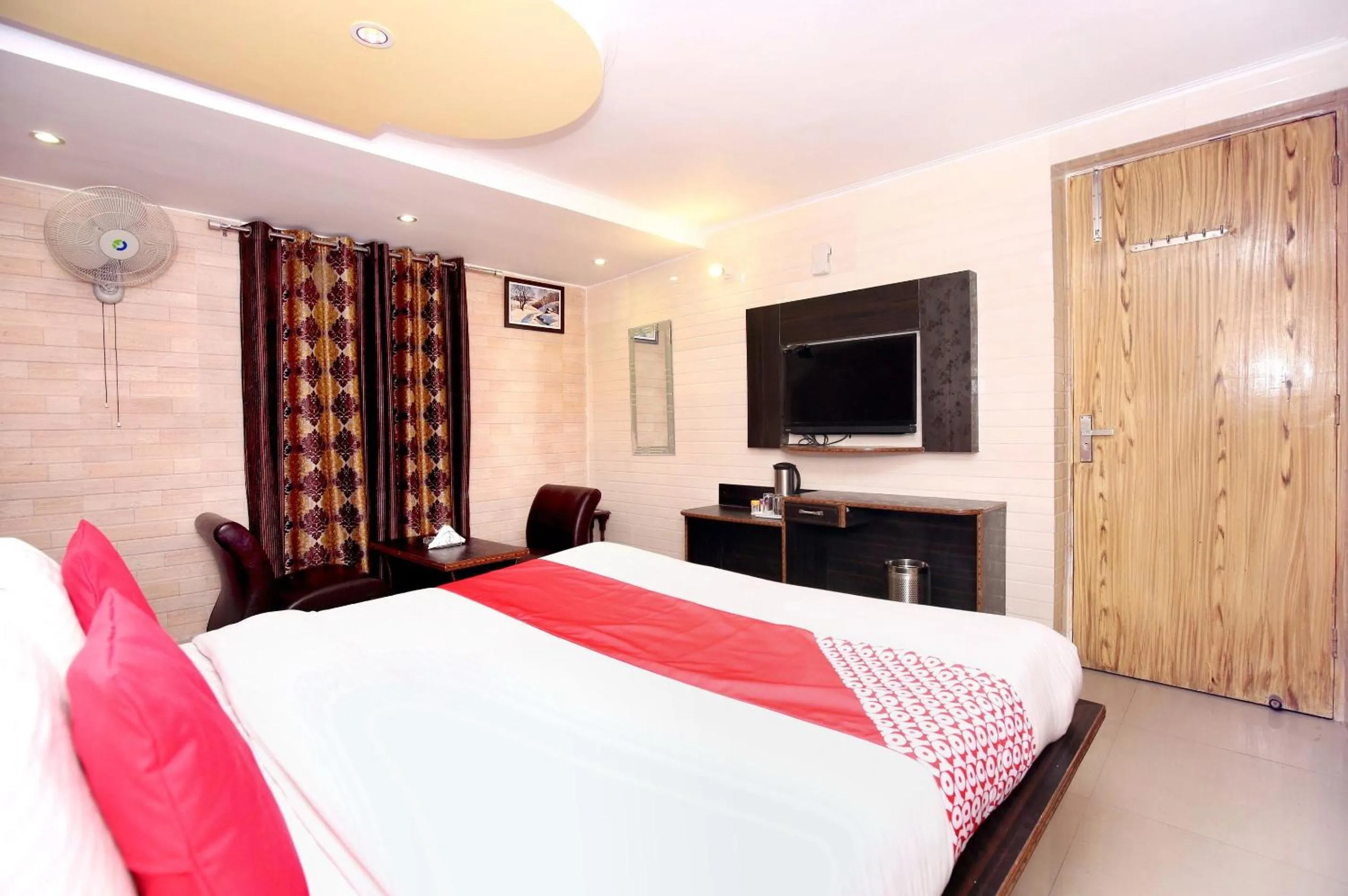 Bedroom, Bed in Hotel O Continental Inn