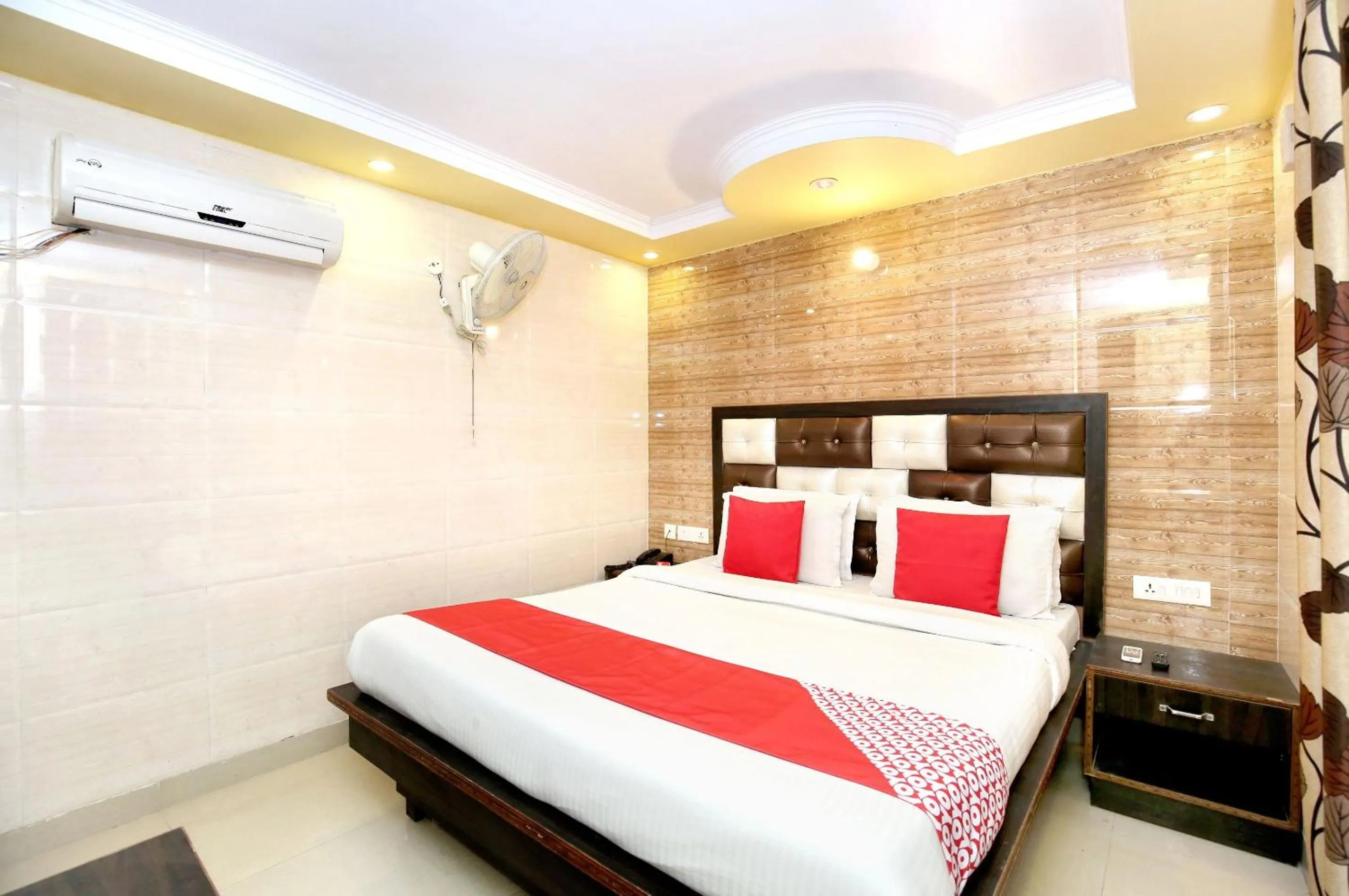 Bedroom, Bed in Hotel O Continental Inn