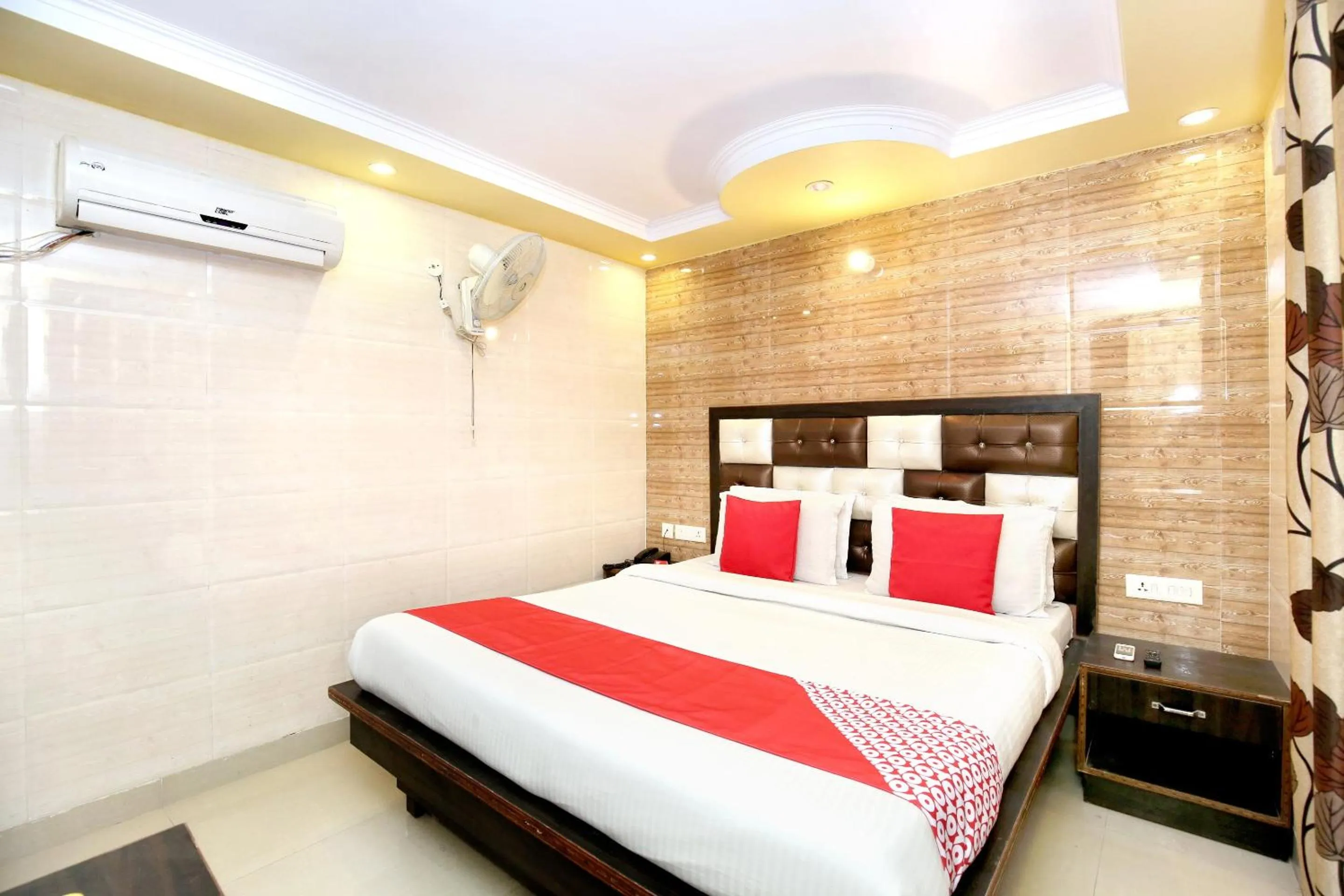 Bedroom, Bed in Hotel O Continental Inn