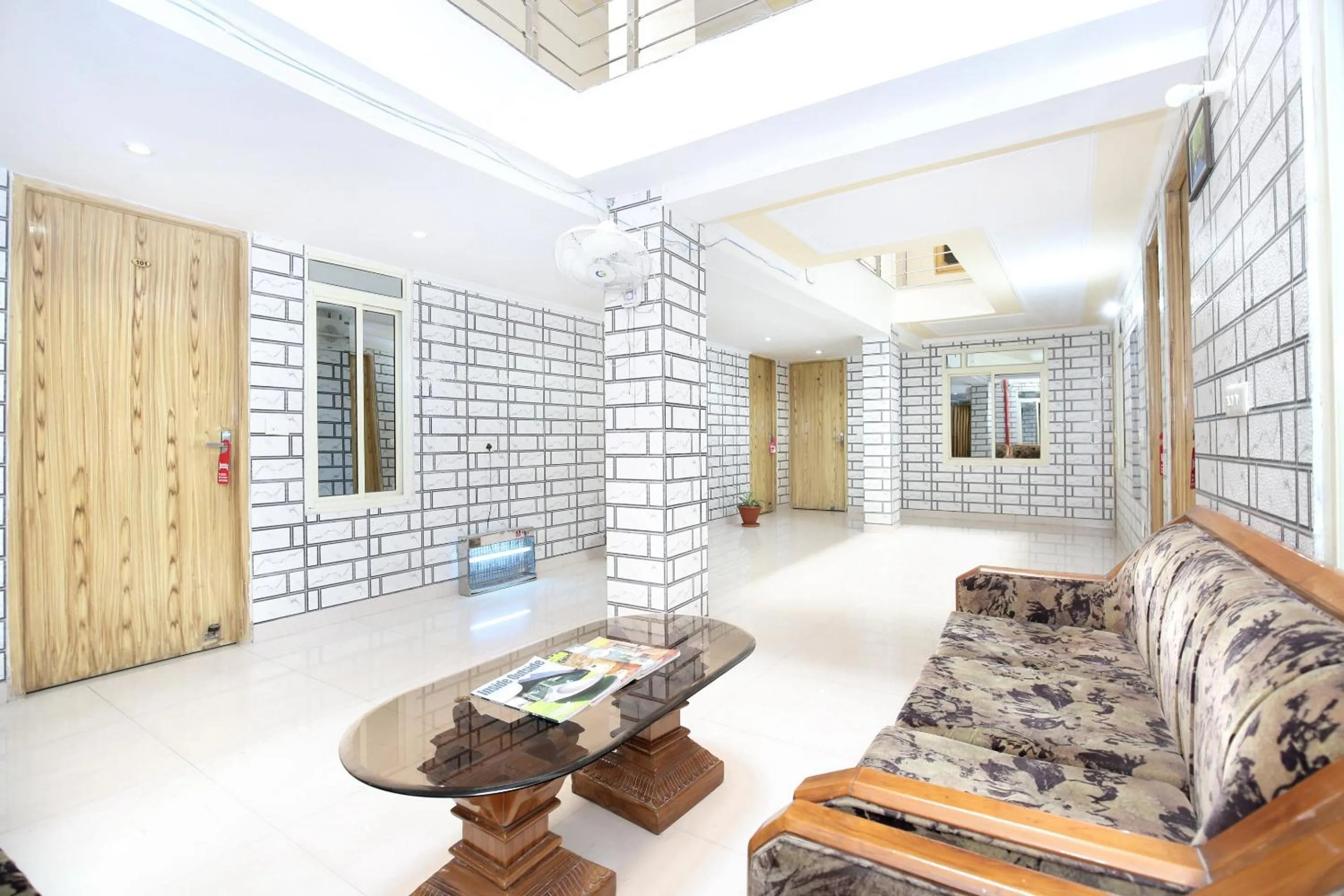 Lobby or reception in Hotel O Continental Inn