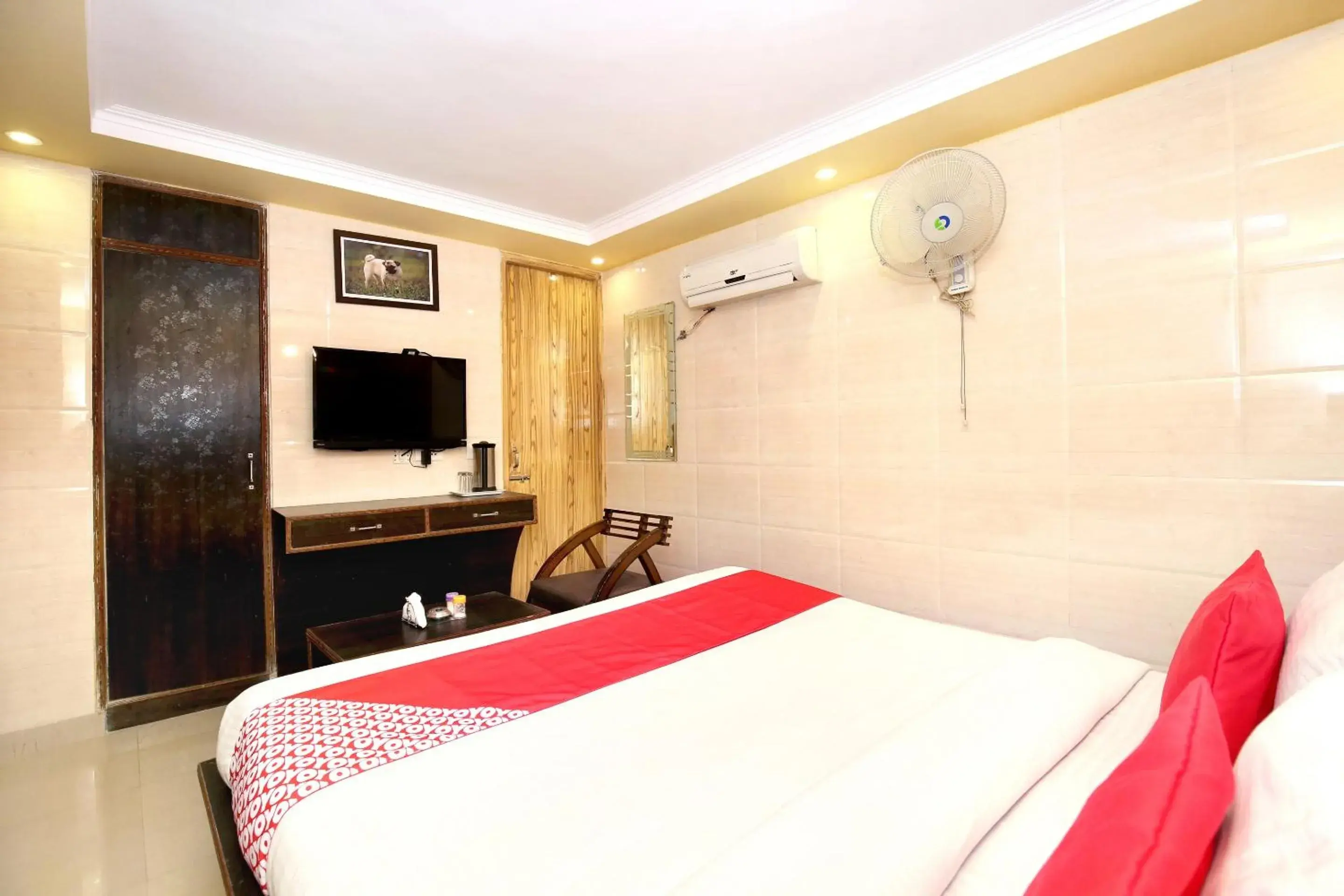 Bedroom, Bed in Hotel O Continental Inn Bedroom, Bed in Hotel O Continental Inn