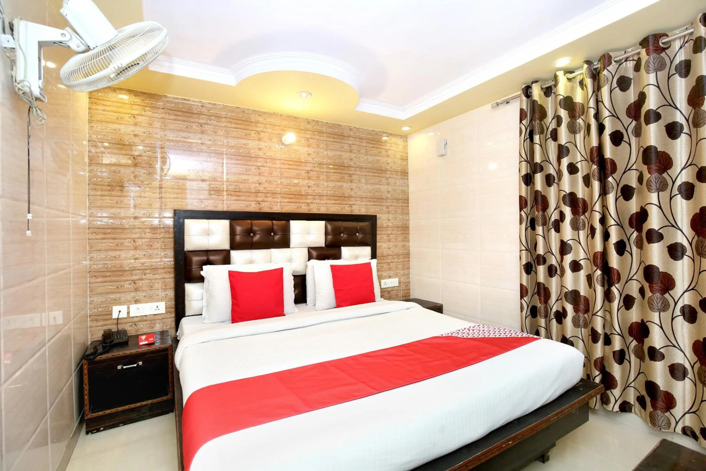 Bedroom, Bed in Hotel O Continental Inn