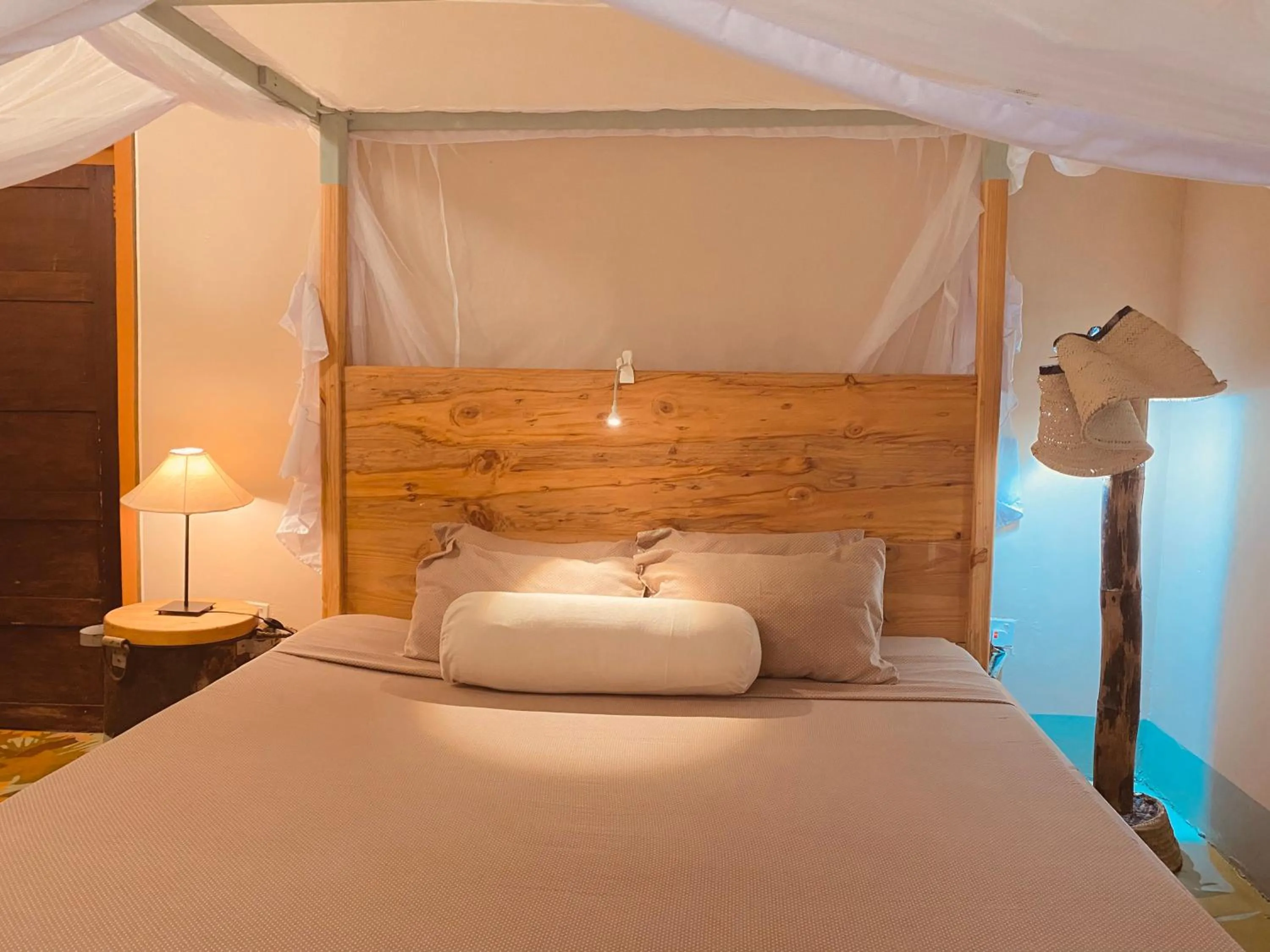 Bed in Mama Root