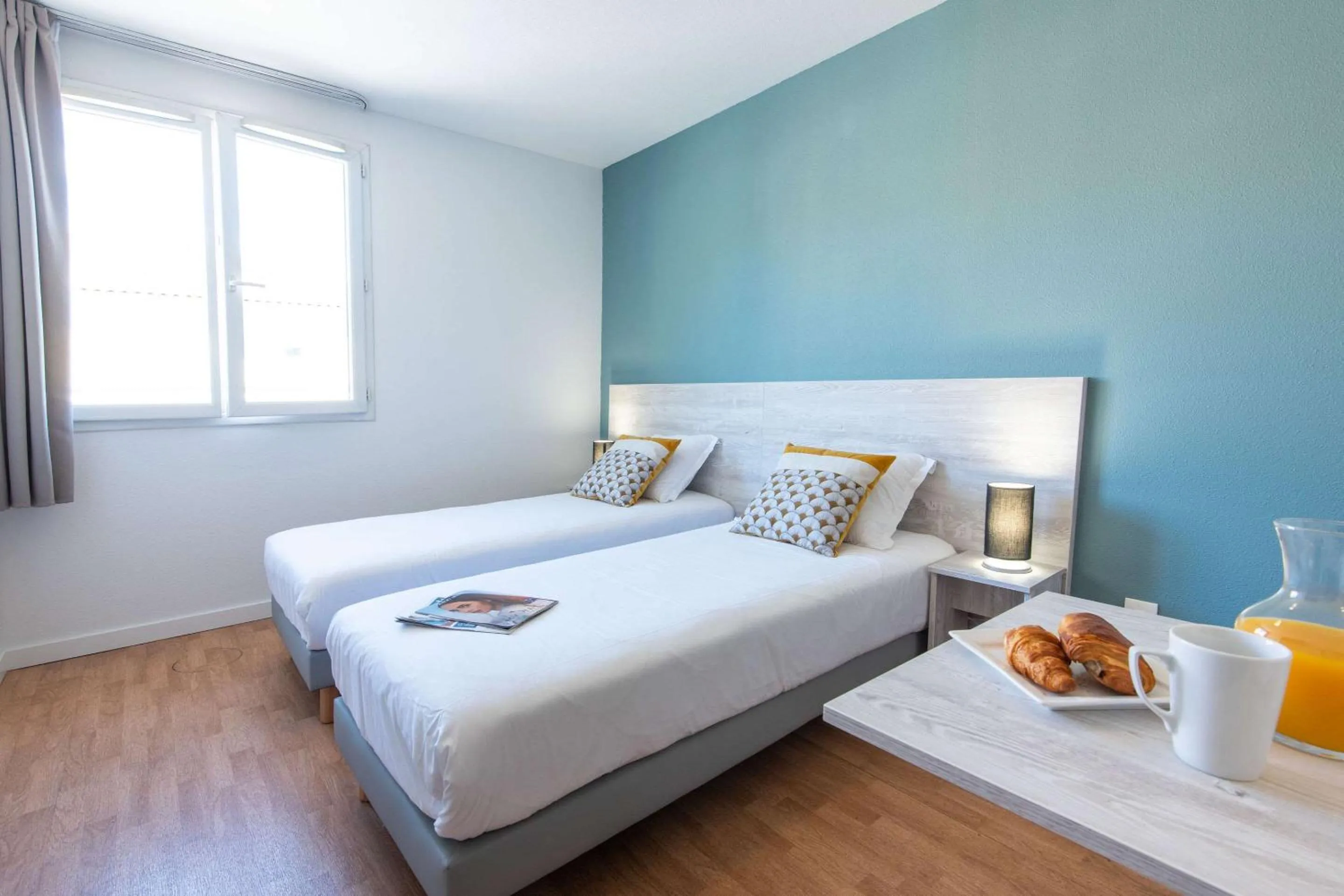 Bedroom, Bed in Comfort Aparthotel Aix Le Tholonet