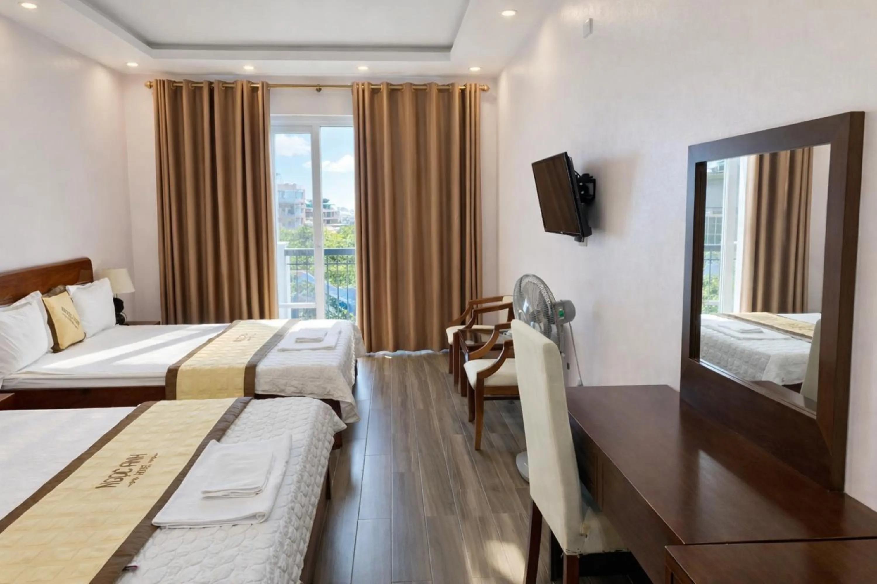 Photo of the whole room, Bed in Hotel Ngoc Anh - Van Don