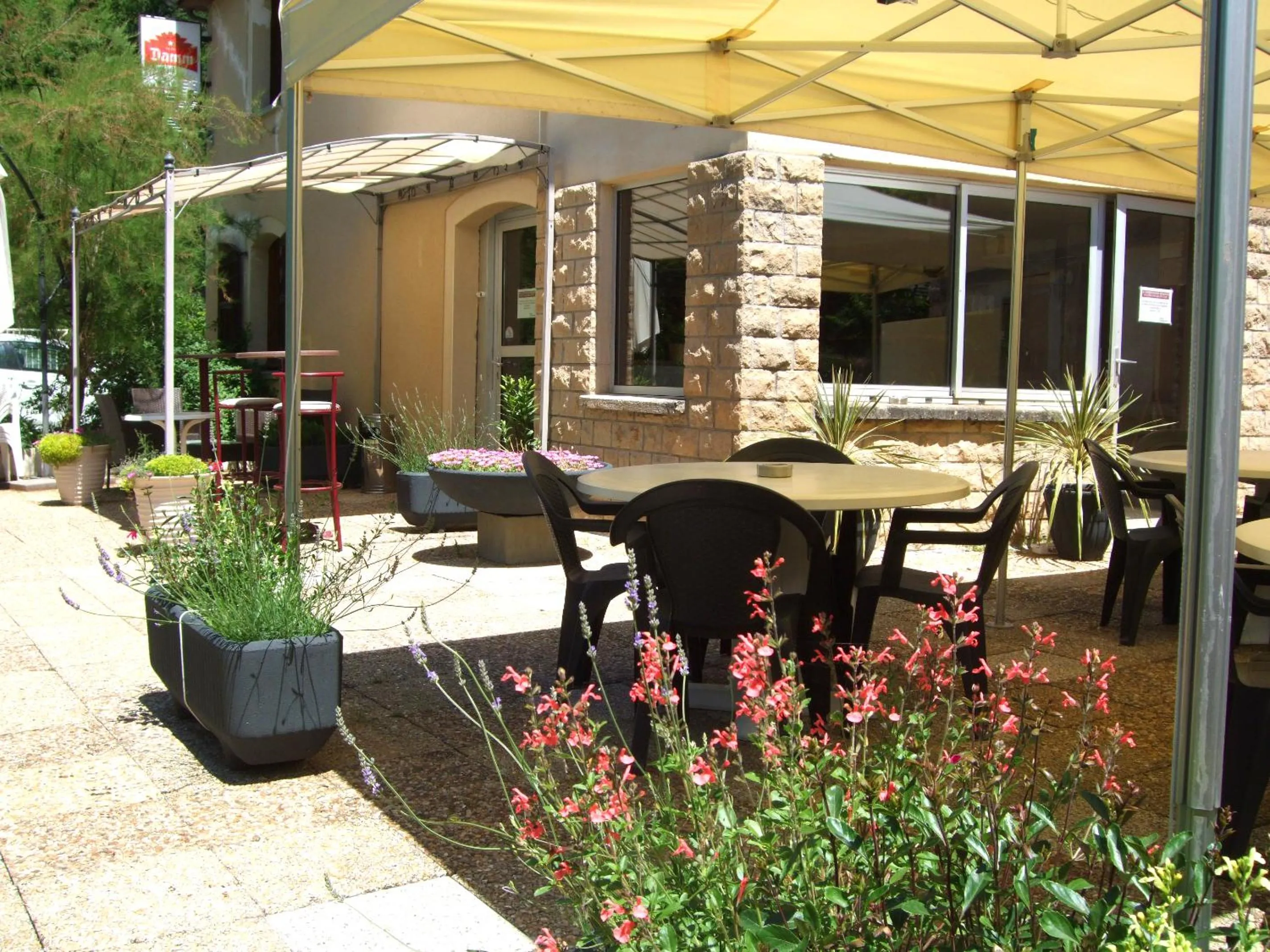 Restaurant/places to eat in Hôtel Le Moulin D'Olt