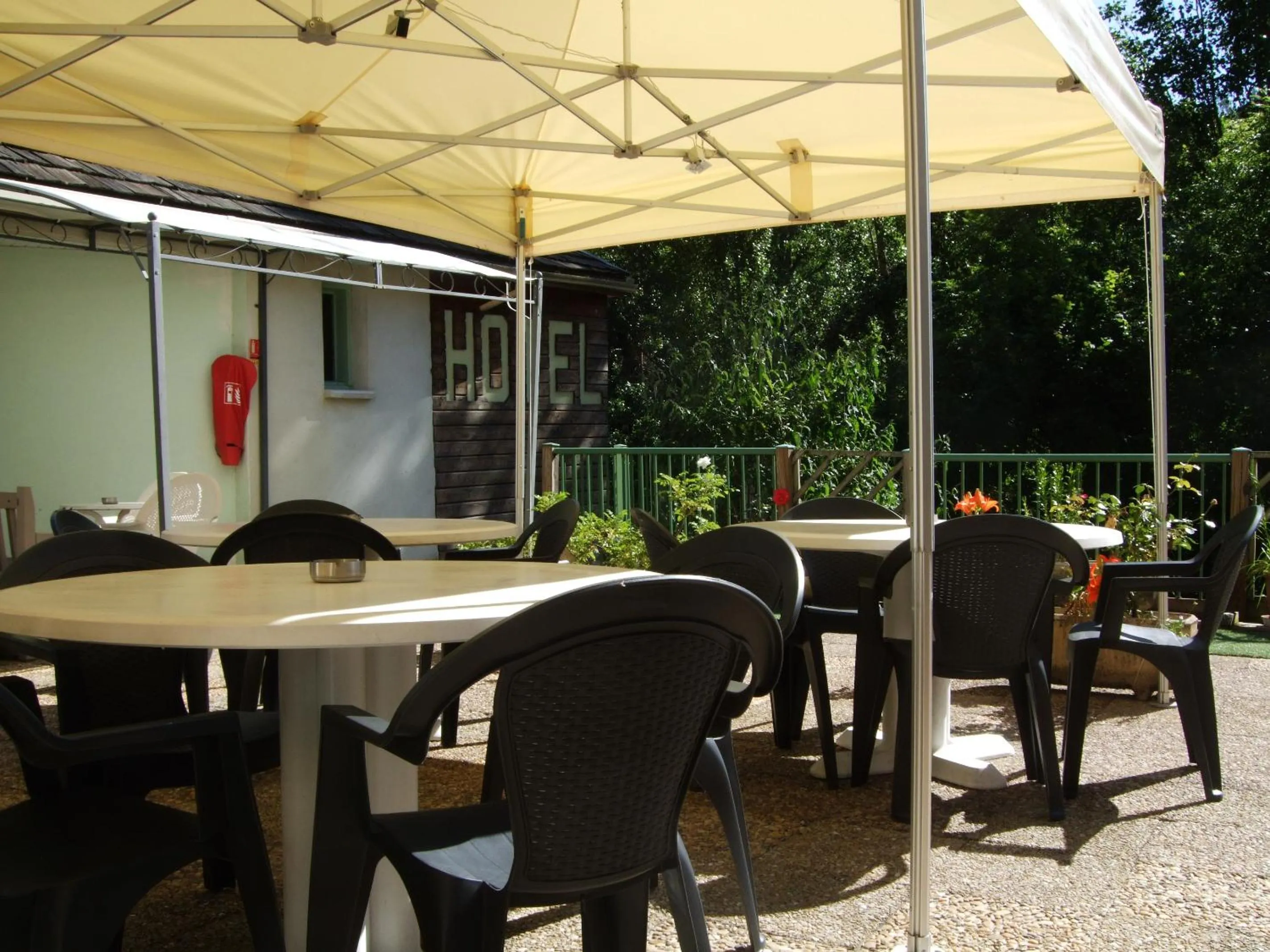 Restaurant/places to eat in Hôtel Le Moulin D'Olt