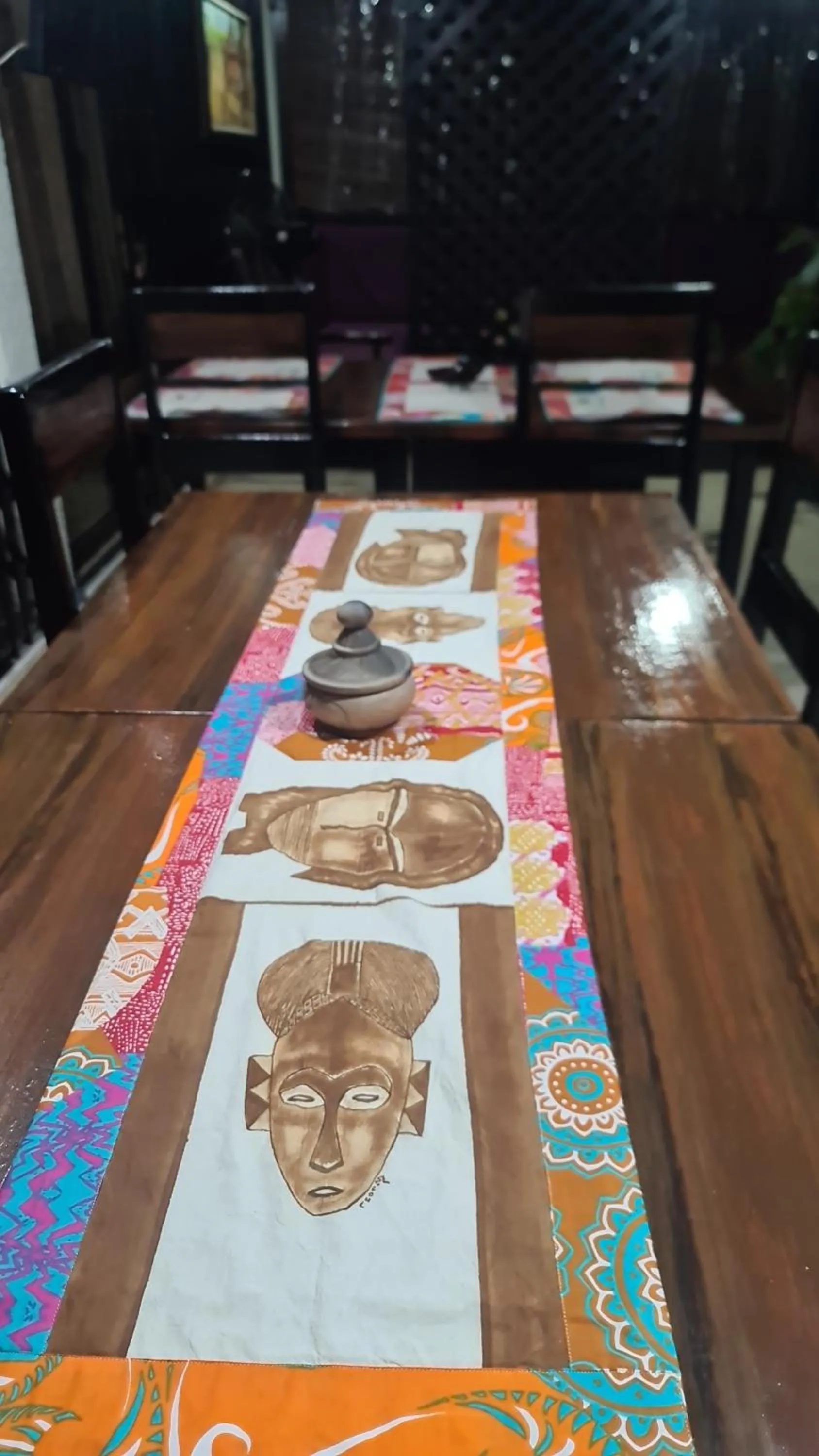 Restaurant/places to eat in Villa Jaddis