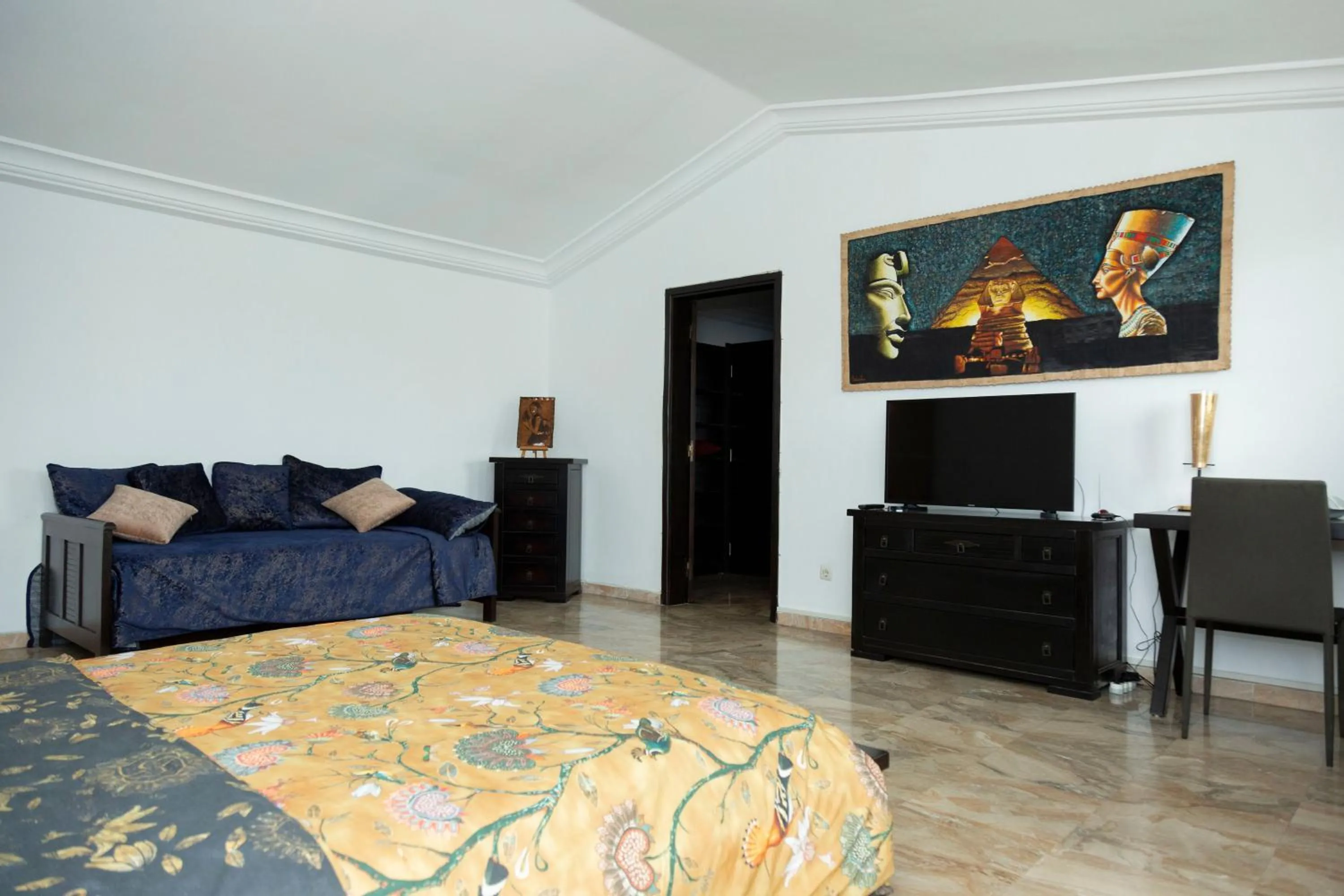 Bedroom, Bed in Villa Jaddis