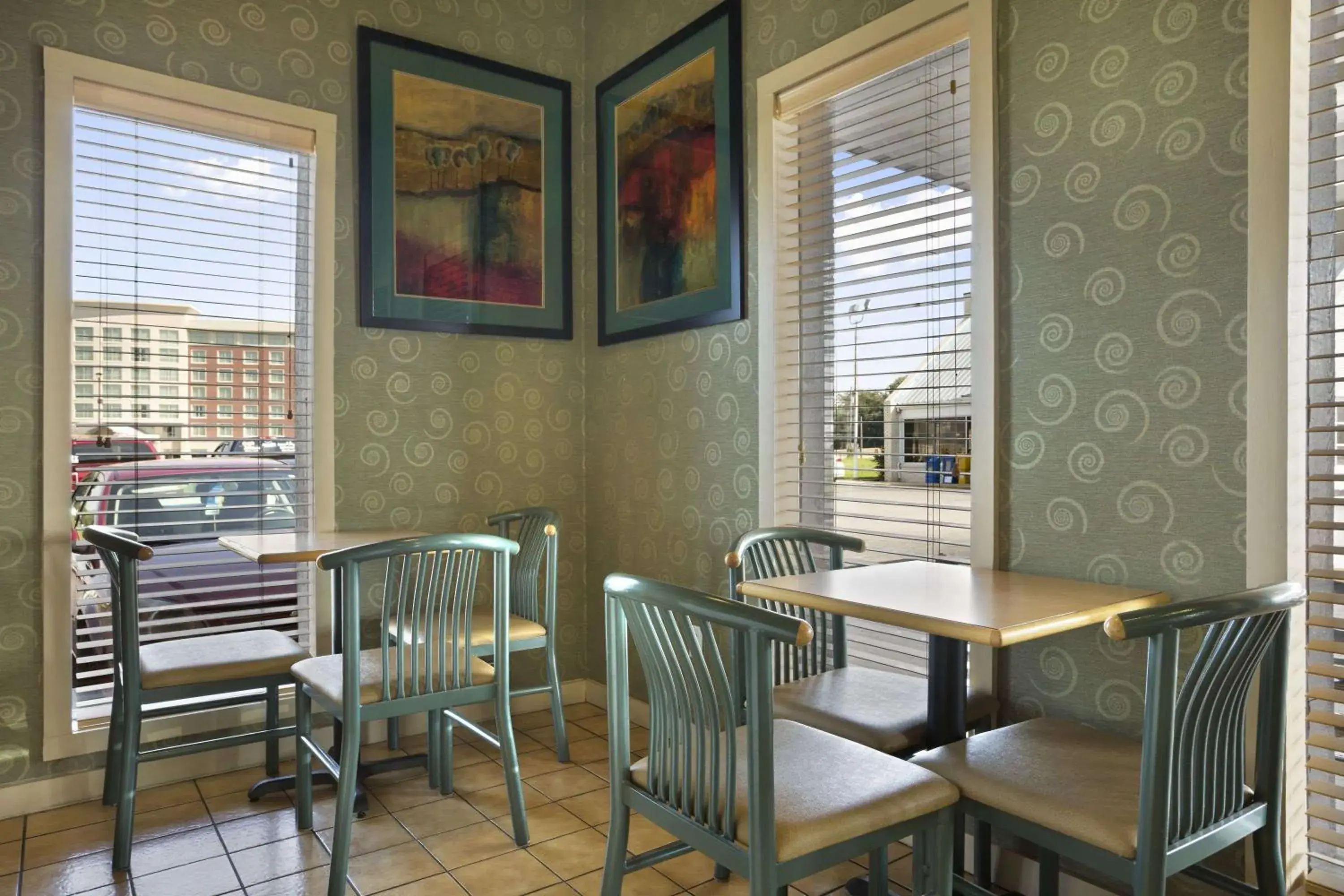 Restaurant/places to eat in Super 8 by Wyndham Mount Vernon, IL Restaurant/places to eat in Super 8 by Wyndham Mount Vernon, IL