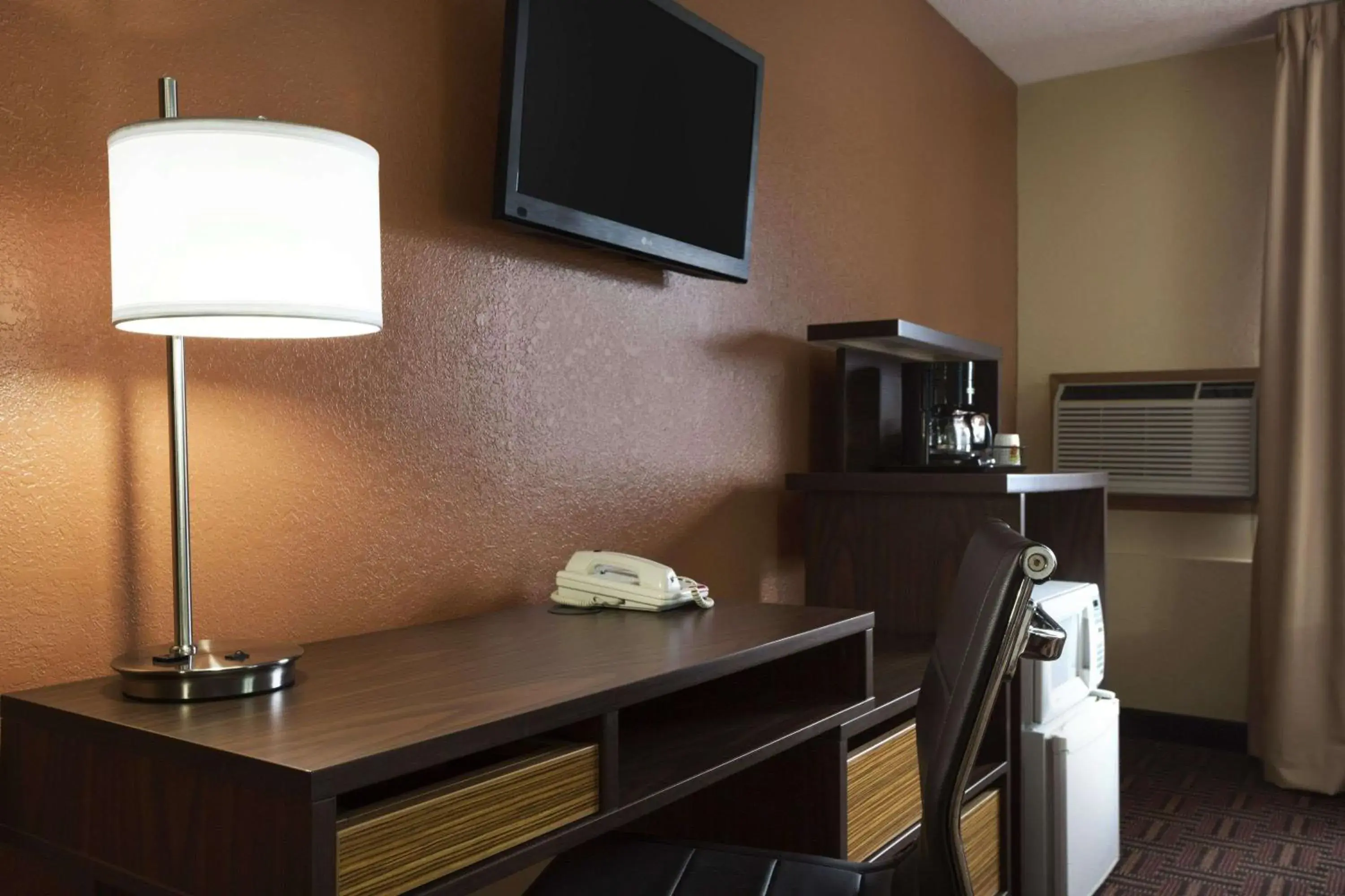 Photo of the whole room in Super 8 by Wyndham Mount Vernon, IL Photo of the whole room in Super 8 by Wyndham Mount Vernon, IL