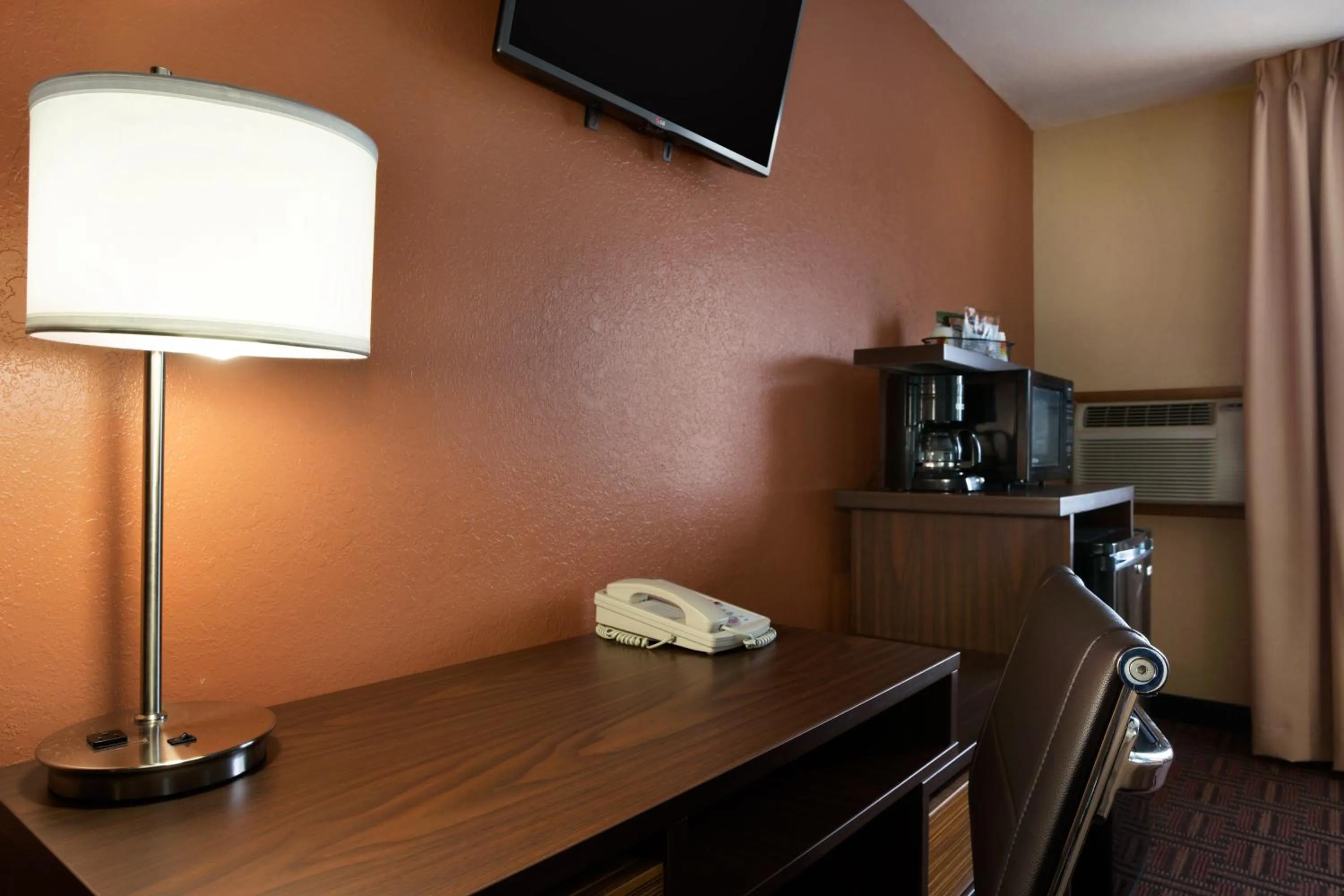 Coffee/tea facilities in Super 8 by Wyndham Mount Vernon, IL