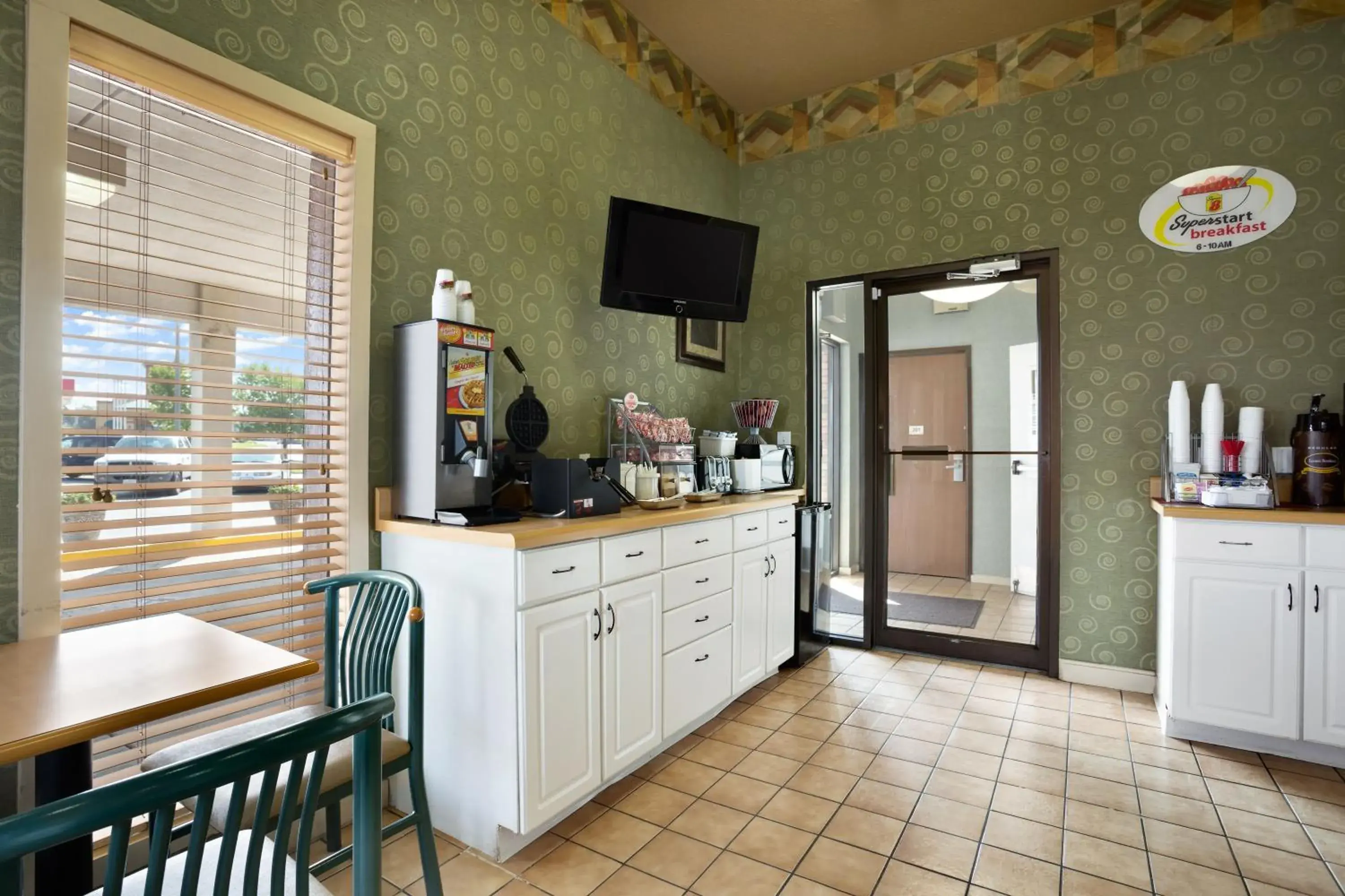 Breakfast in Super 8 by Wyndham Mount Vernon, IL Breakfast in Super 8 by Wyndham Mount Vernon, IL