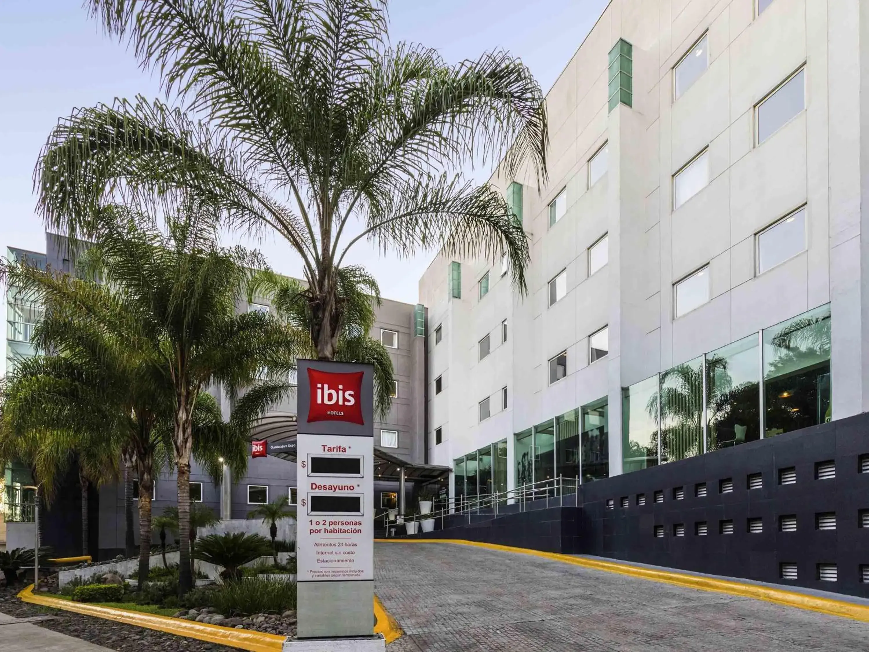 Property building in Ibis Guadalajara Expo Property building in Ibis Guadalajara Expo