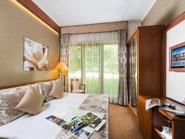 Bed in Aventinus Hotel