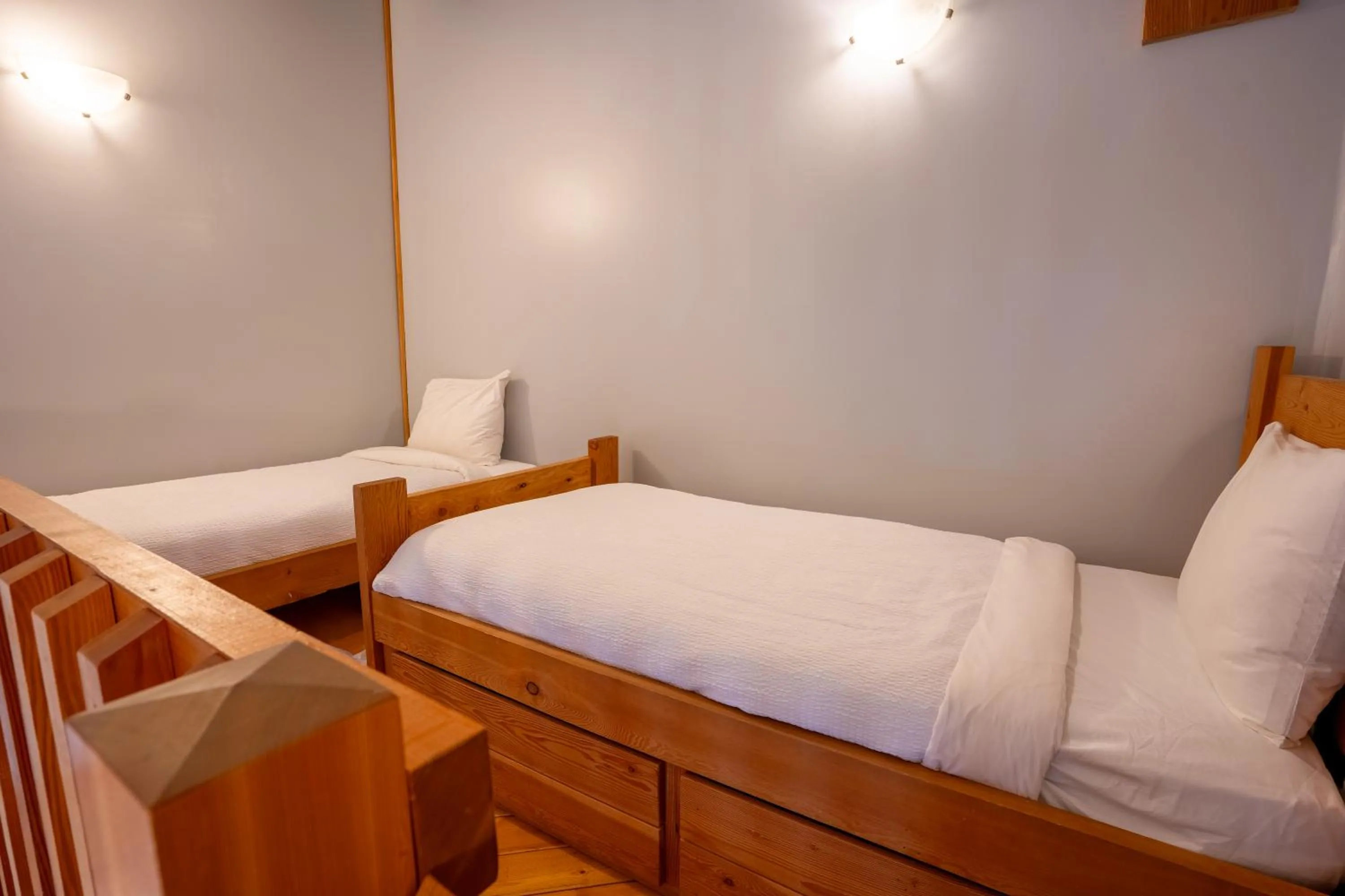 Bed in Basecamp Lodge Golden