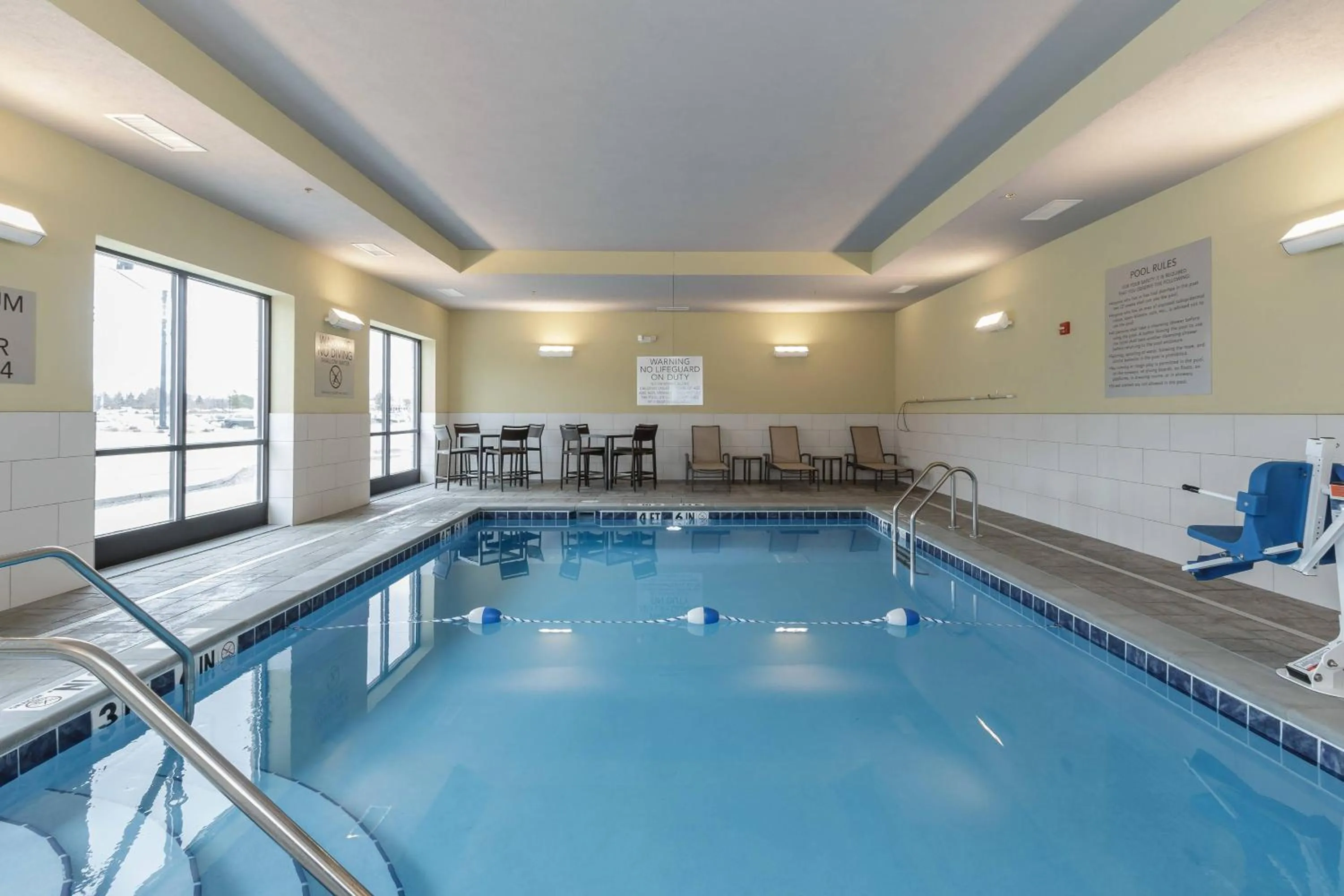 Swimming pool in Courtyard by Marriott South Bend Downtown