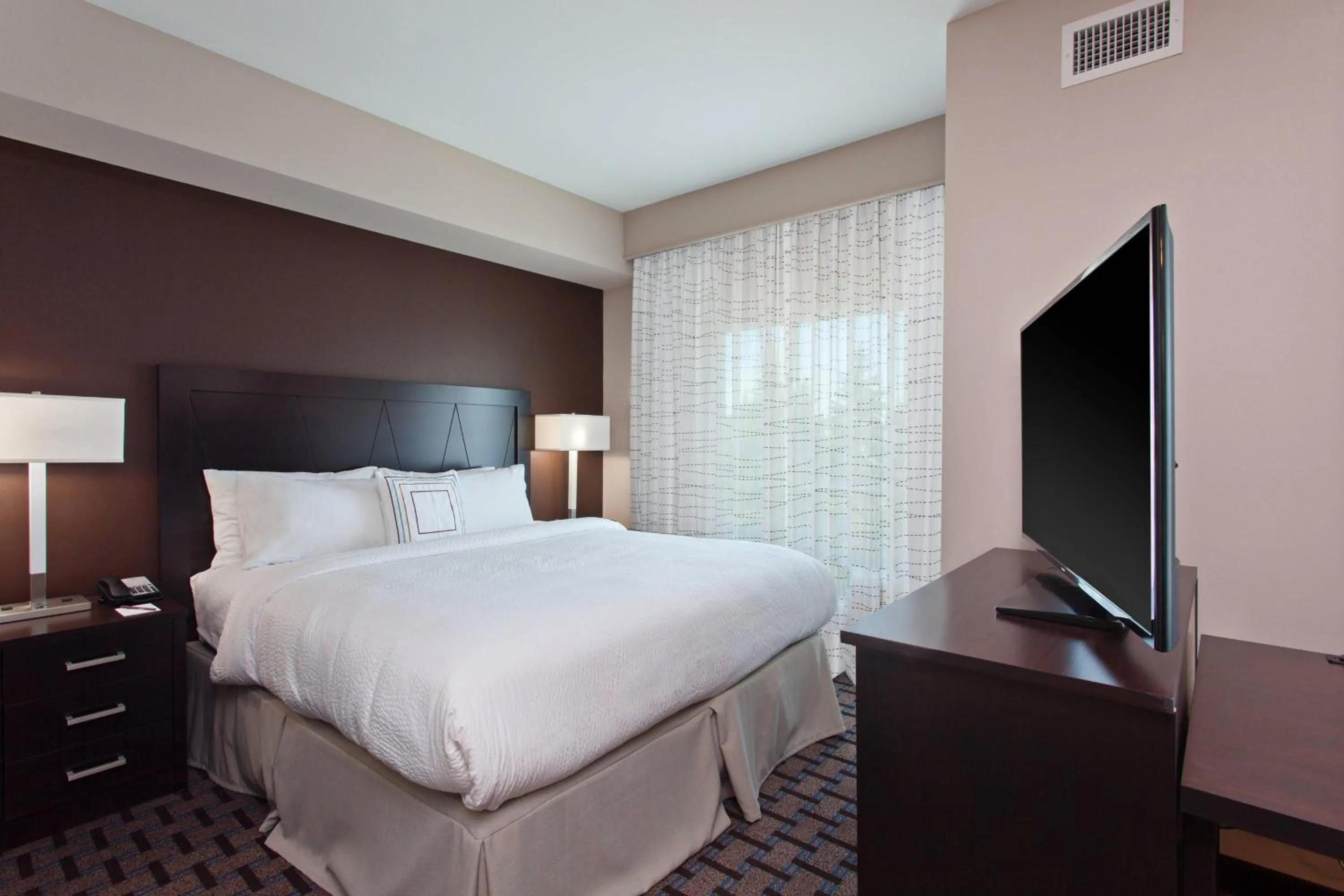 Photo of the whole room, Bed in Residence Inn by Marriott Seattle Sea-Tac Airport