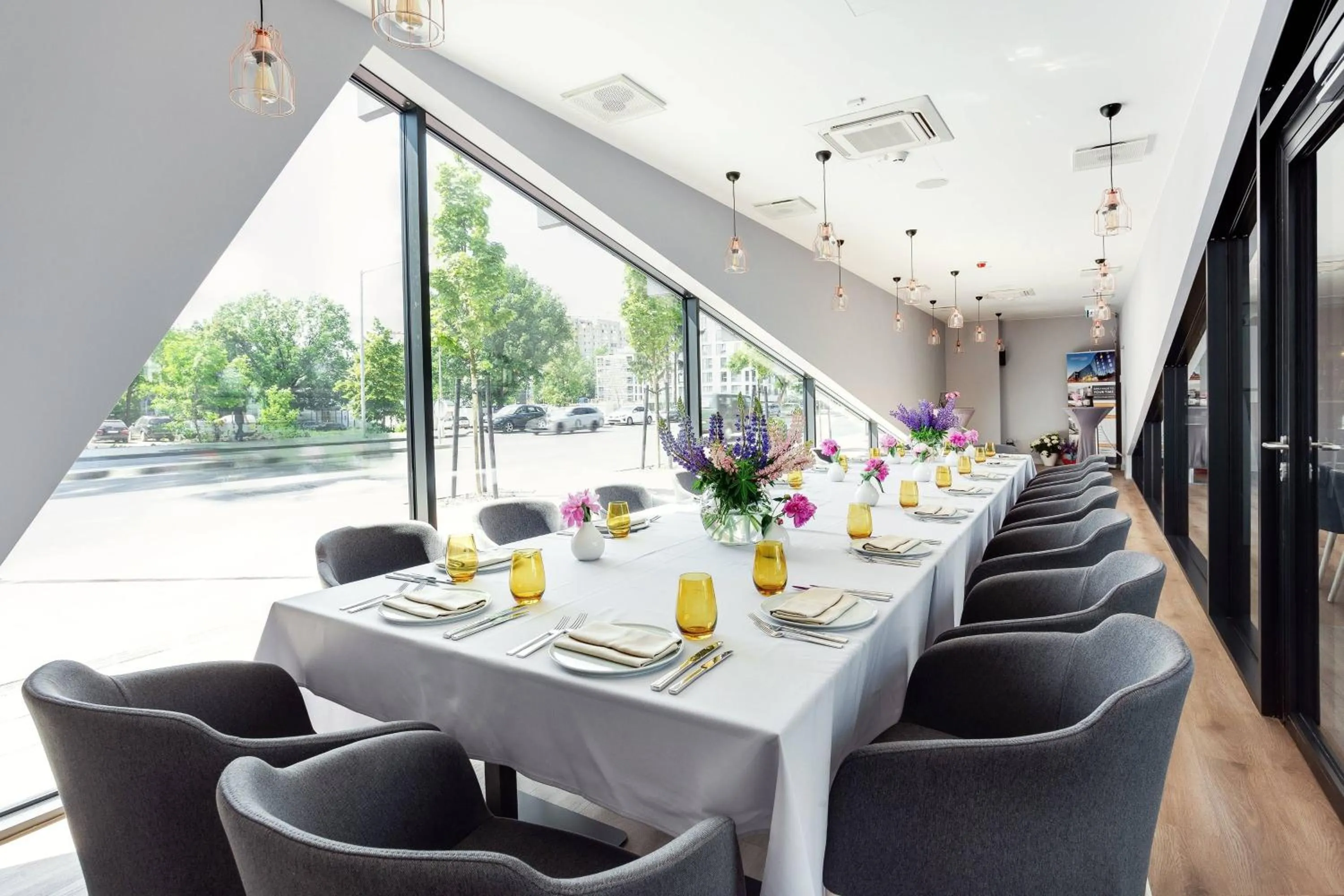 Restaurant/places to eat in Courtyard by Marriott Vilnius City Center