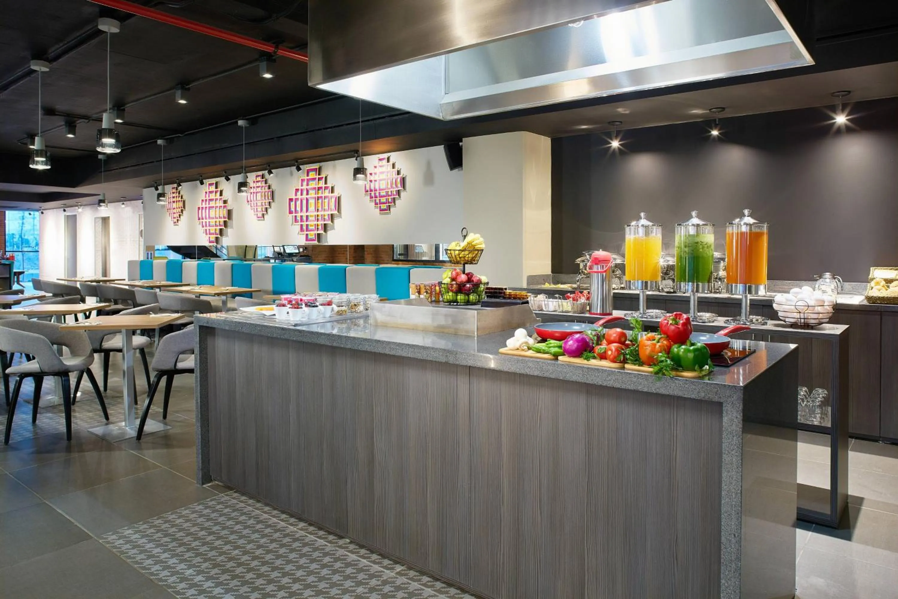 Restaurant/places to eat in Aloft Celaya