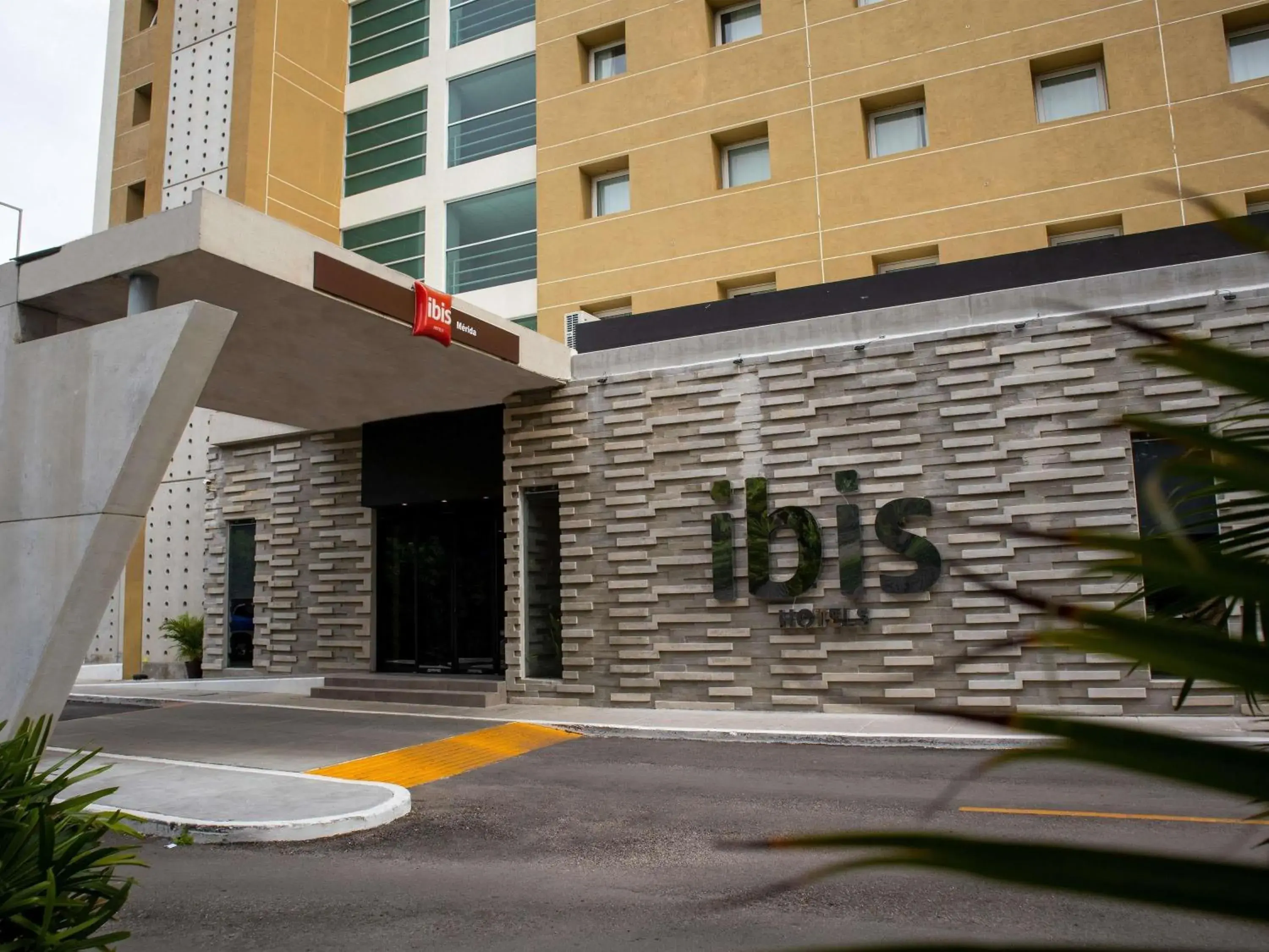 Property building in Ibis Merida Property building in Ibis Merida
