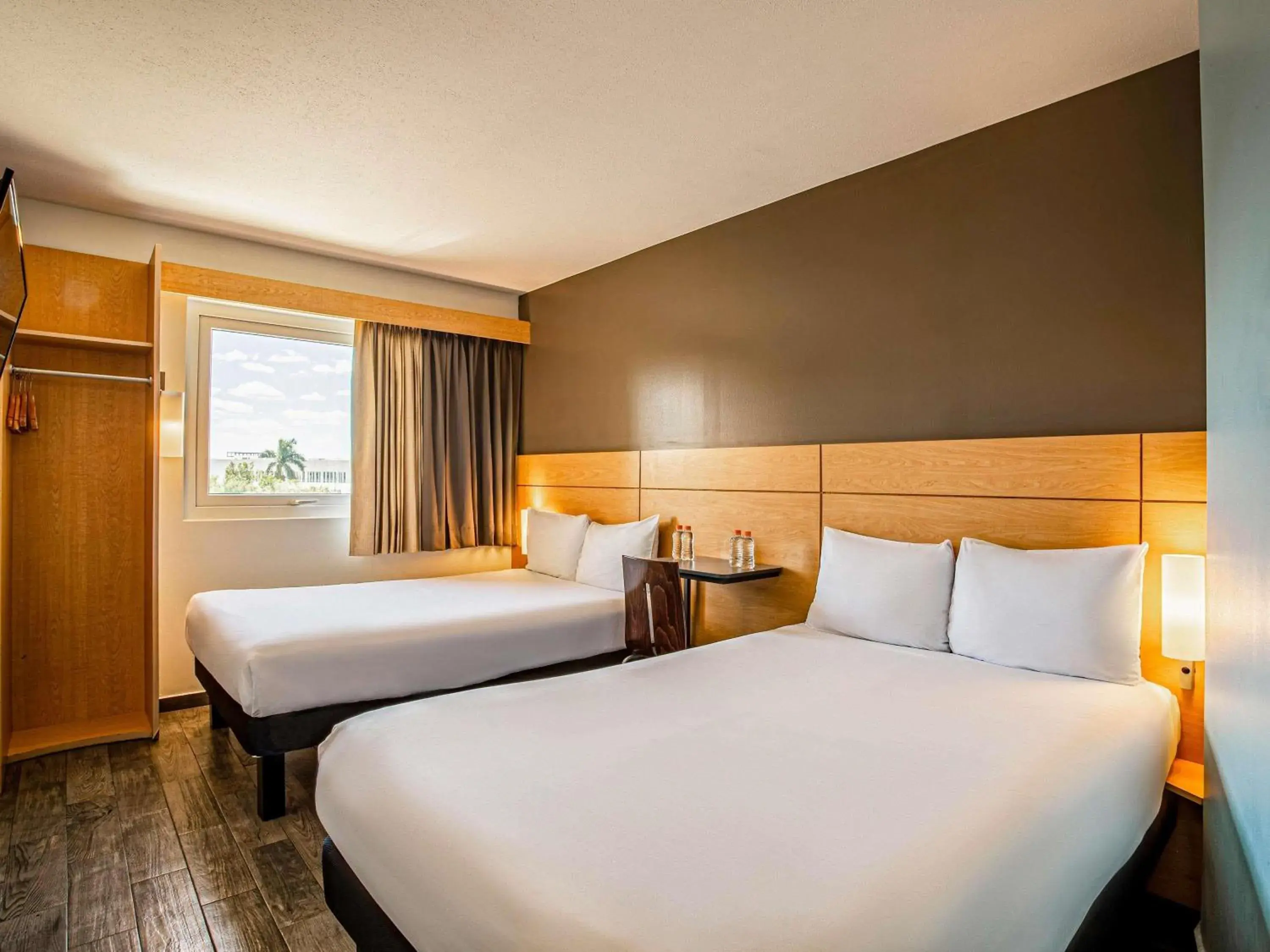 Bedroom, Bed in Ibis Merida Bedroom, Bed in Ibis Merida