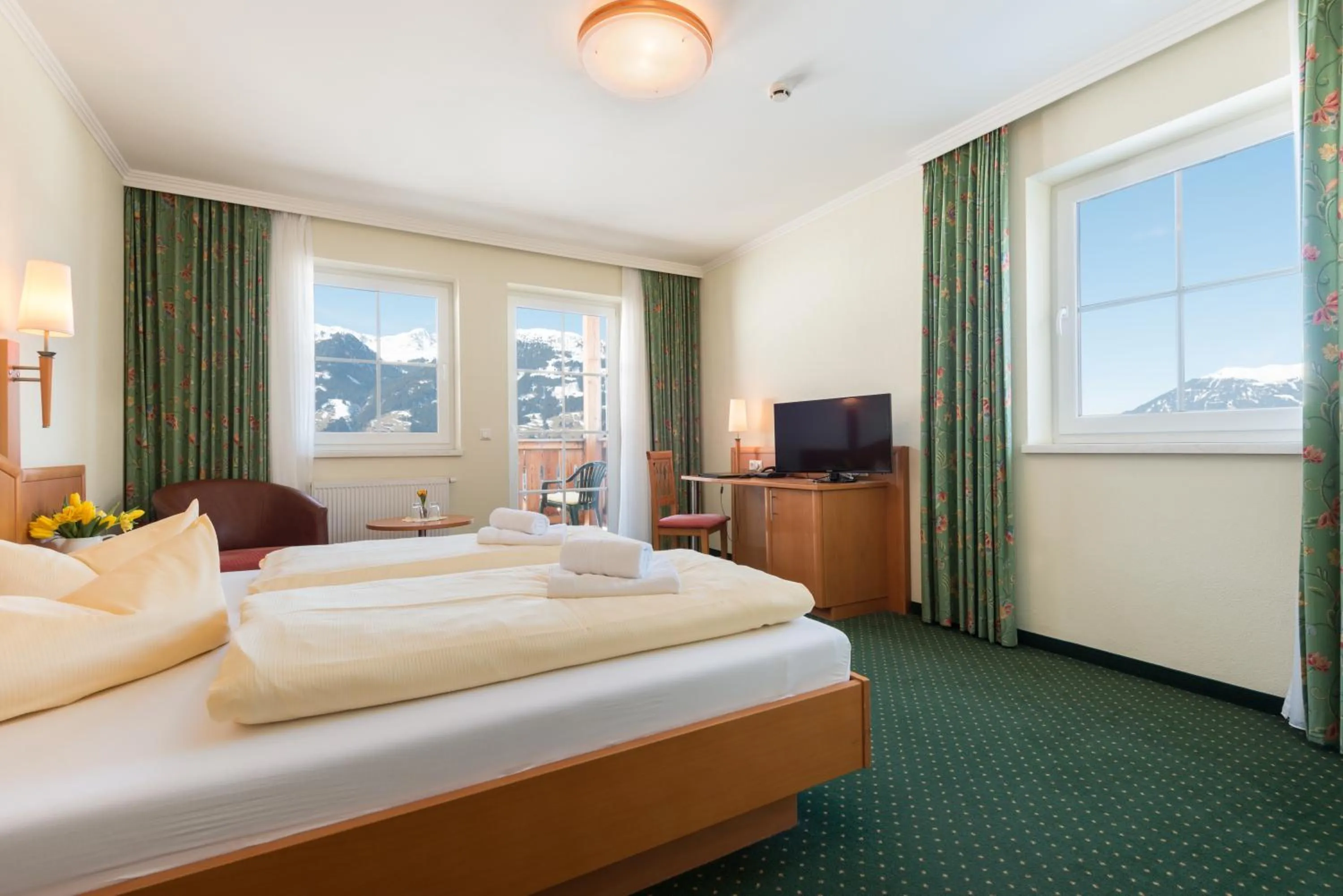 Photo of the whole room, Bed in Ferienhotel Jörglerhof