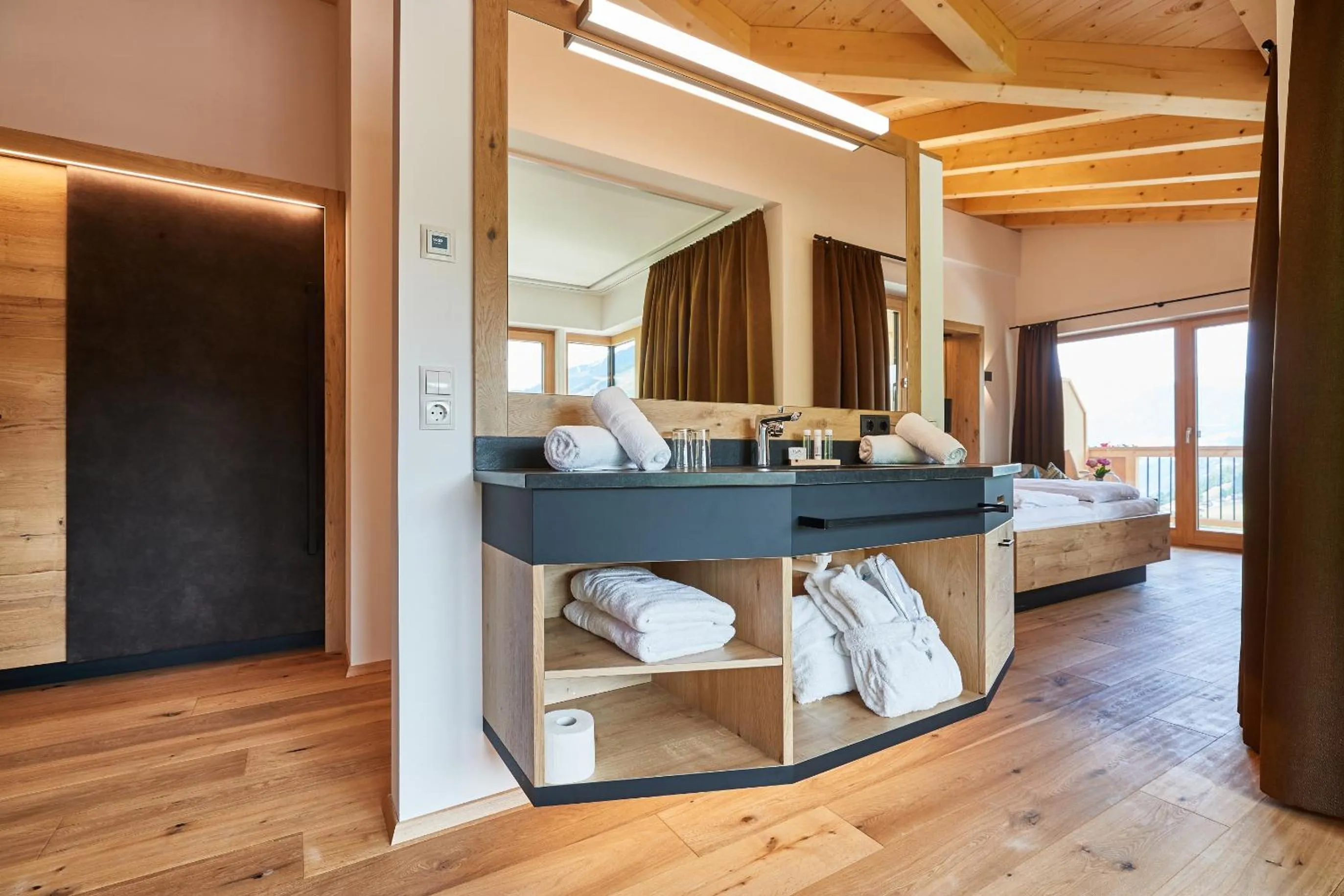 Bathroom, Bed in Ferienhotel Jörglerhof