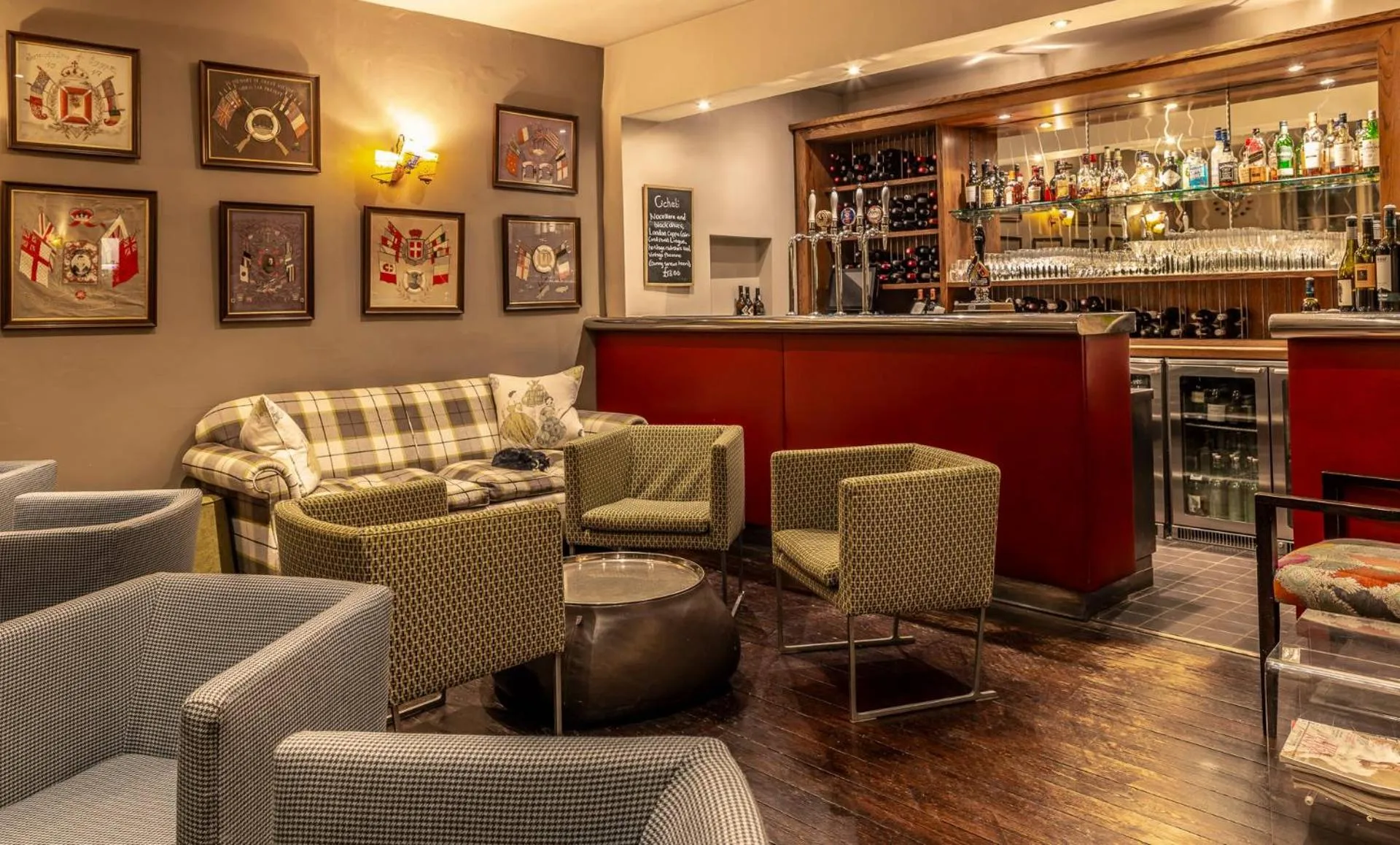Lounge or bar in Crown and Castle