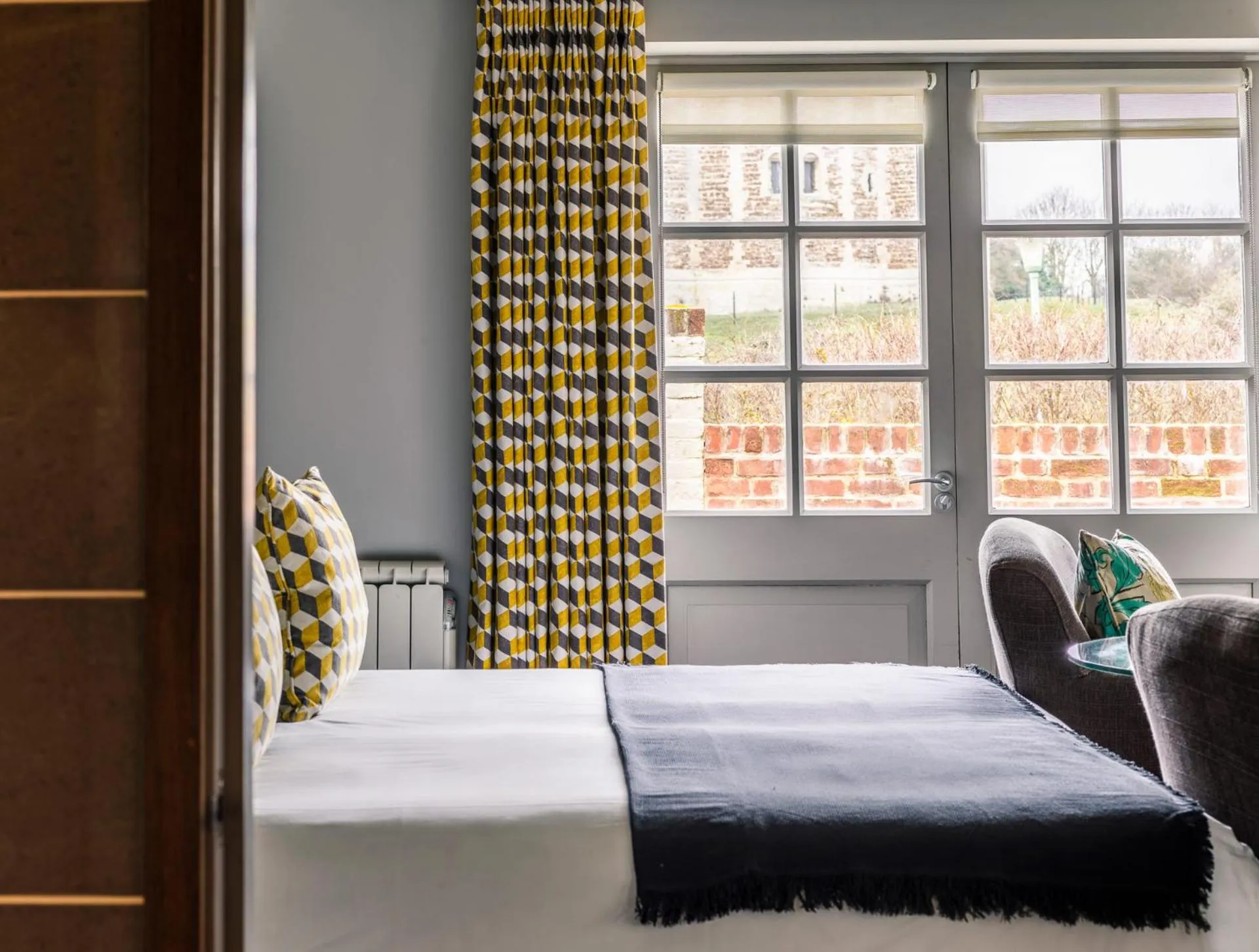 Bed in Crown and Castle