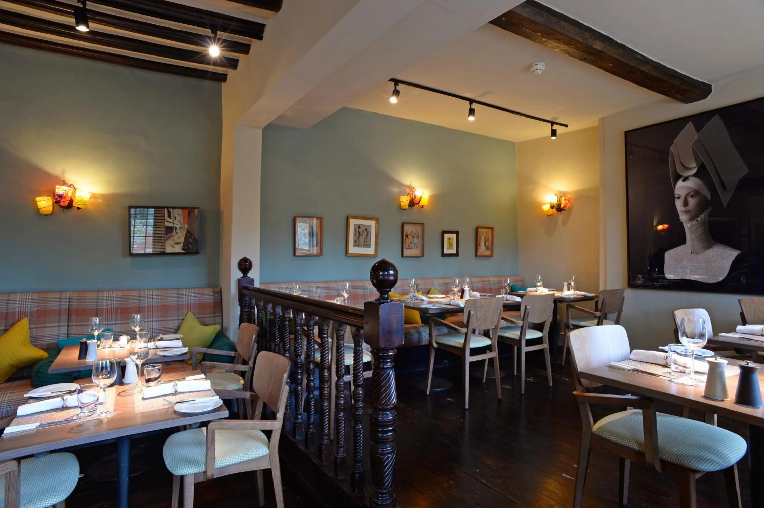 Restaurant/places to eat in Crown and Castle