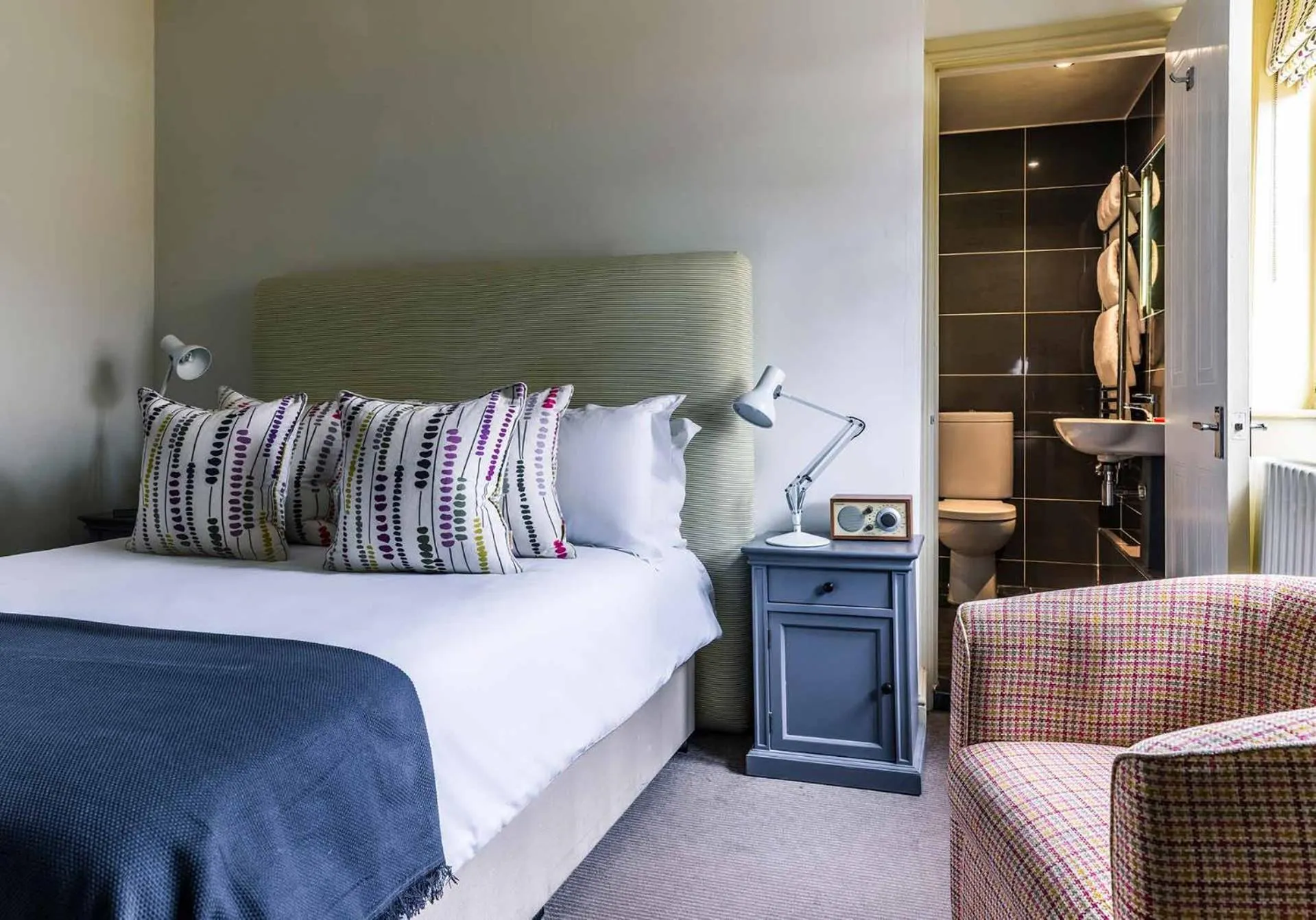 Bed in Crown and Castle