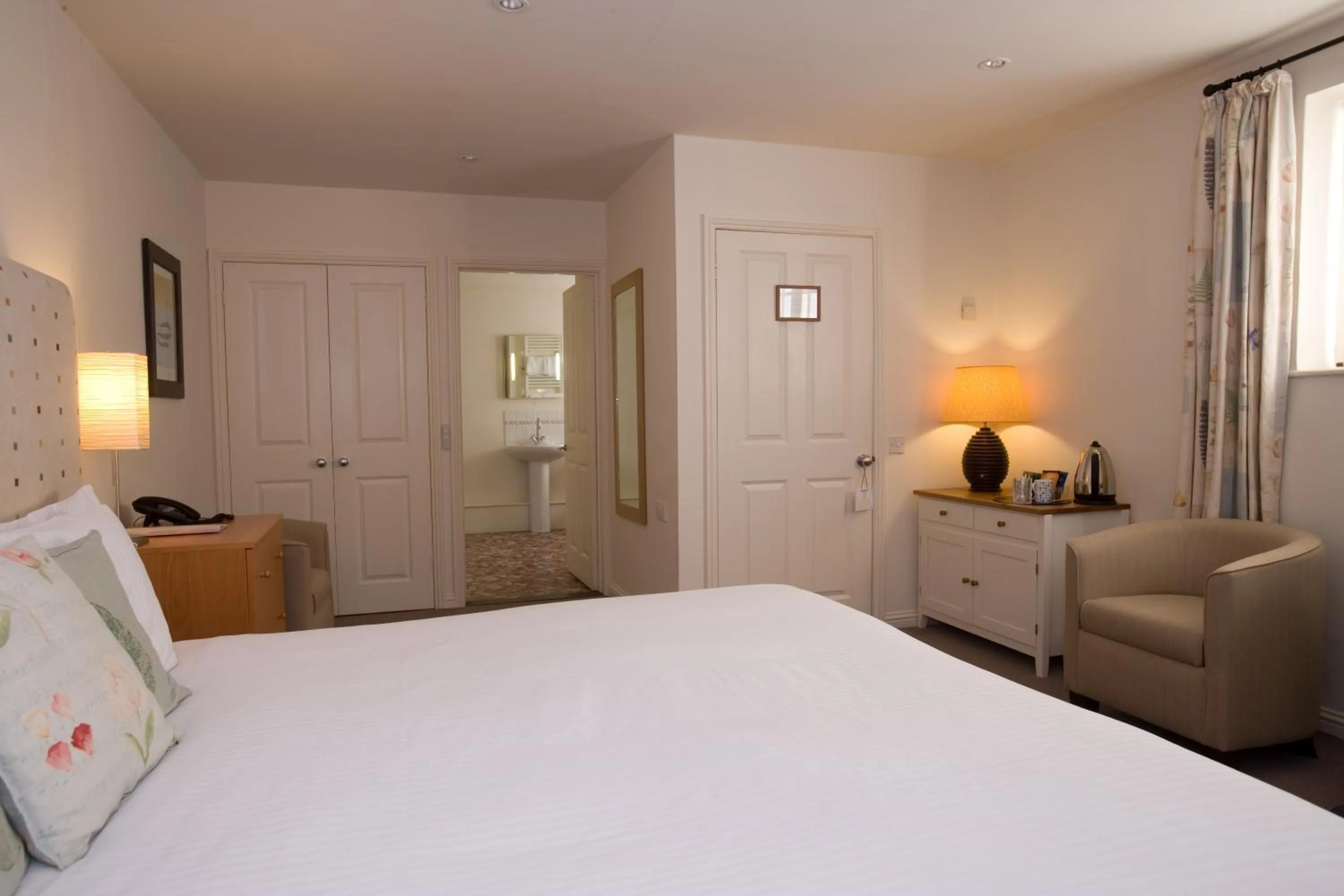 Bedroom, Bed in Crown and Castle