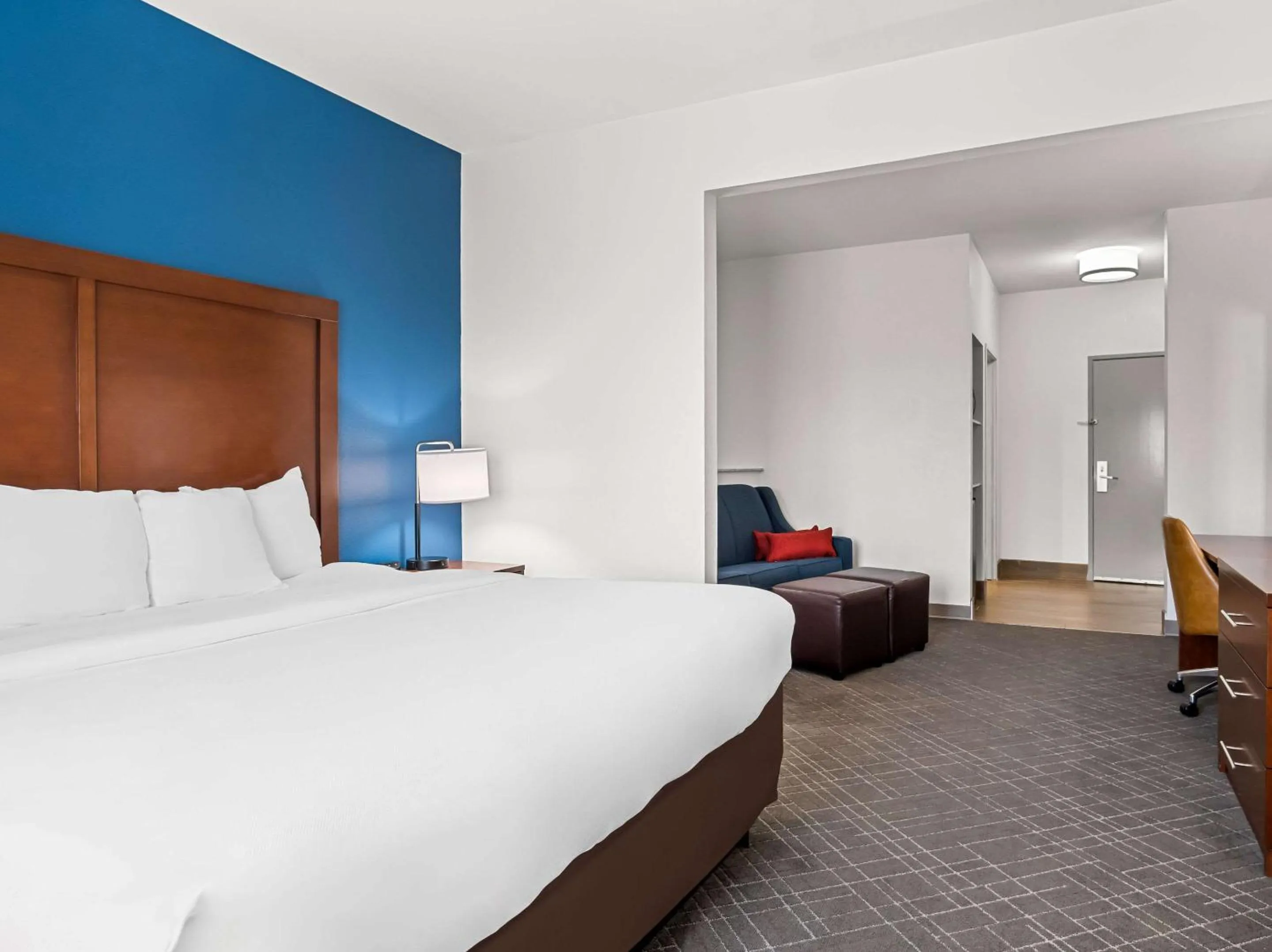 Bedroom, Bed in Comfort Suites Lindale